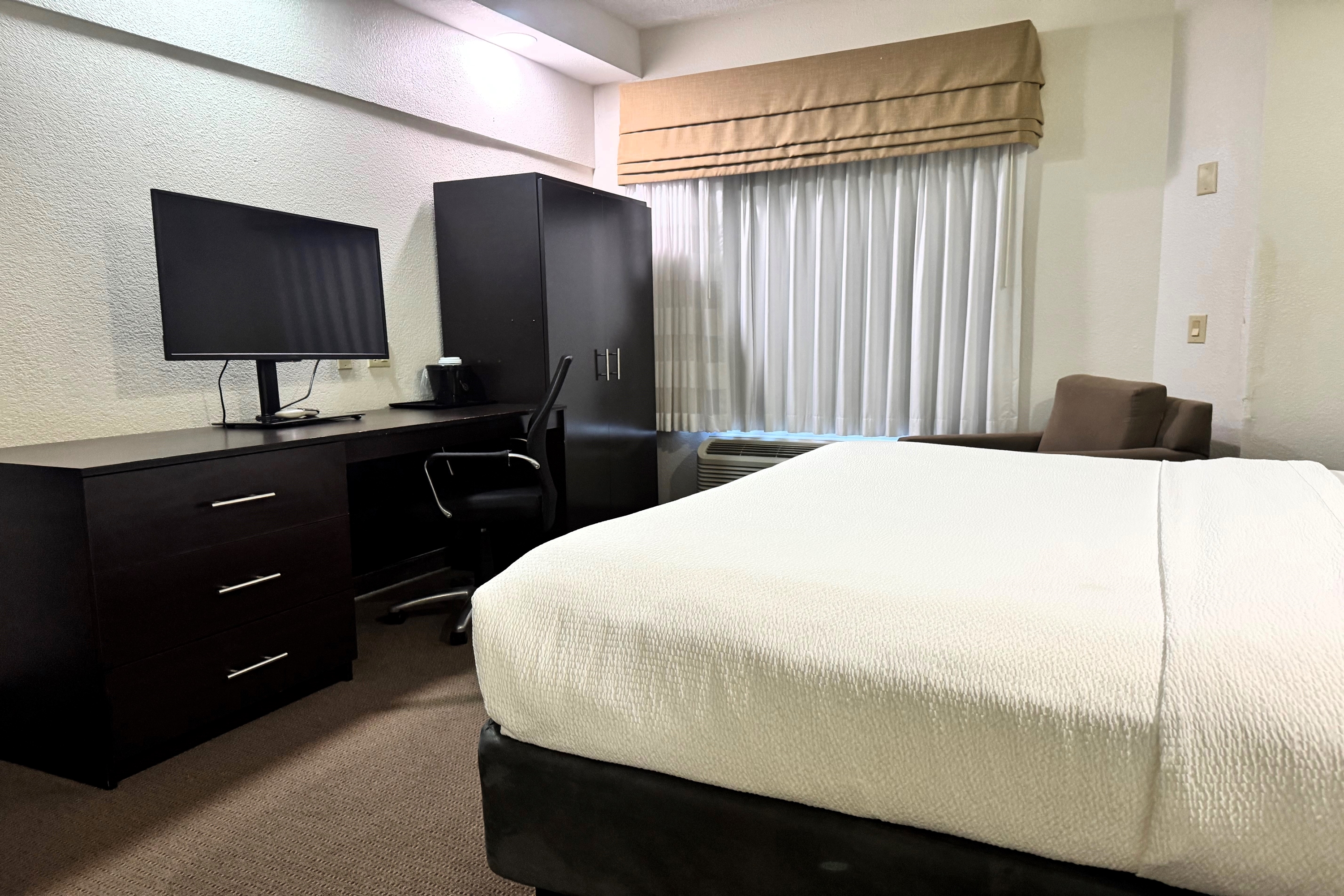 Guest room at the Travelodge by Wyndham Flowood/Jackson/Airport North in Flowood, Mississippi