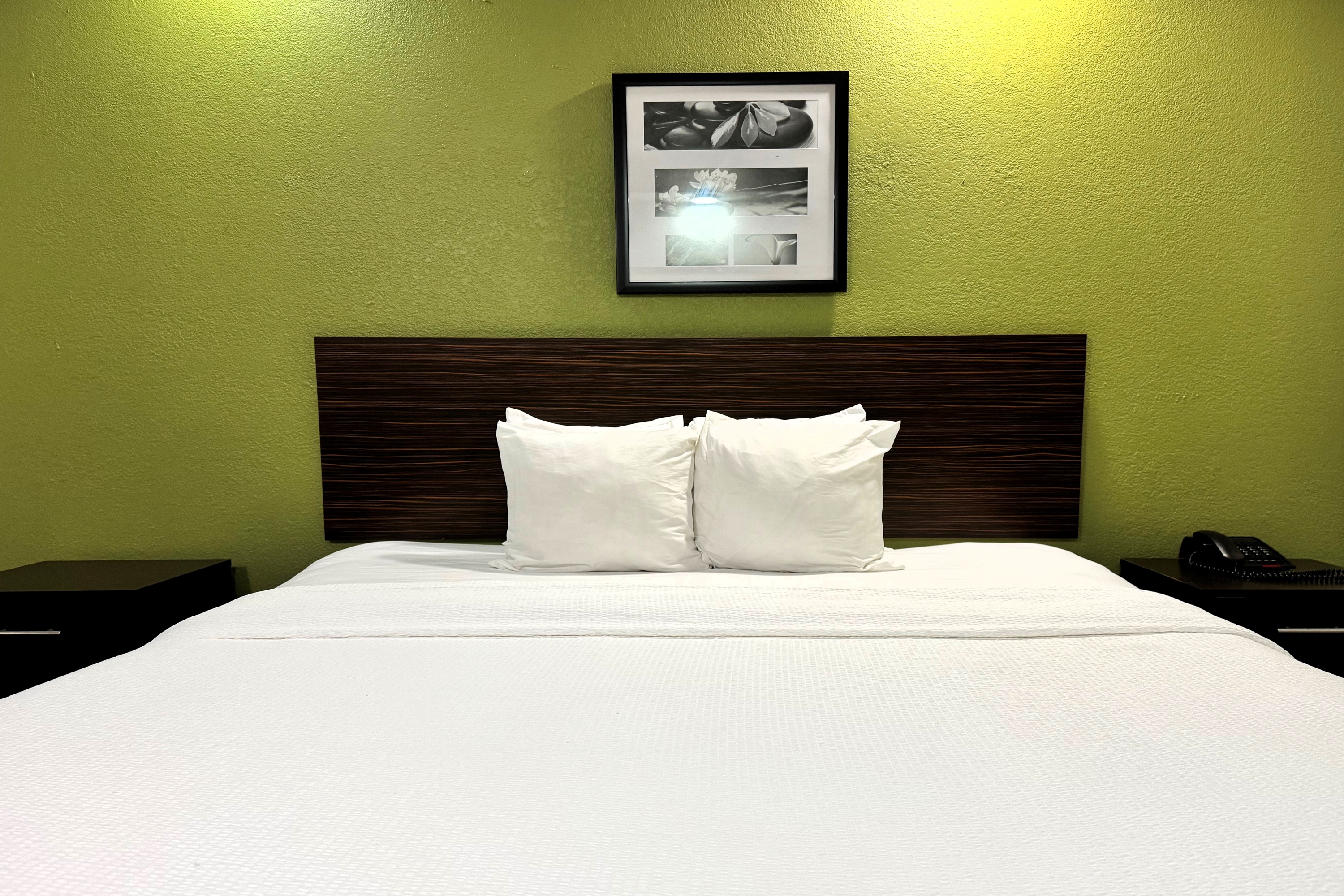 Guest room at the Travelodge by Wyndham Flowood/Jackson/Airport North in Flowood, Mississippi
