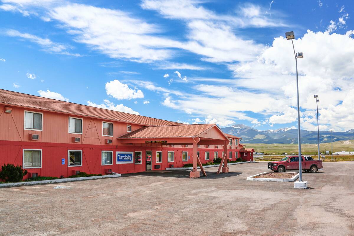 Travelodge By Wyndham Deer Lodge Montana Hotels Mt 59722 Travelodge By Wyndham Deer Lodge Montana