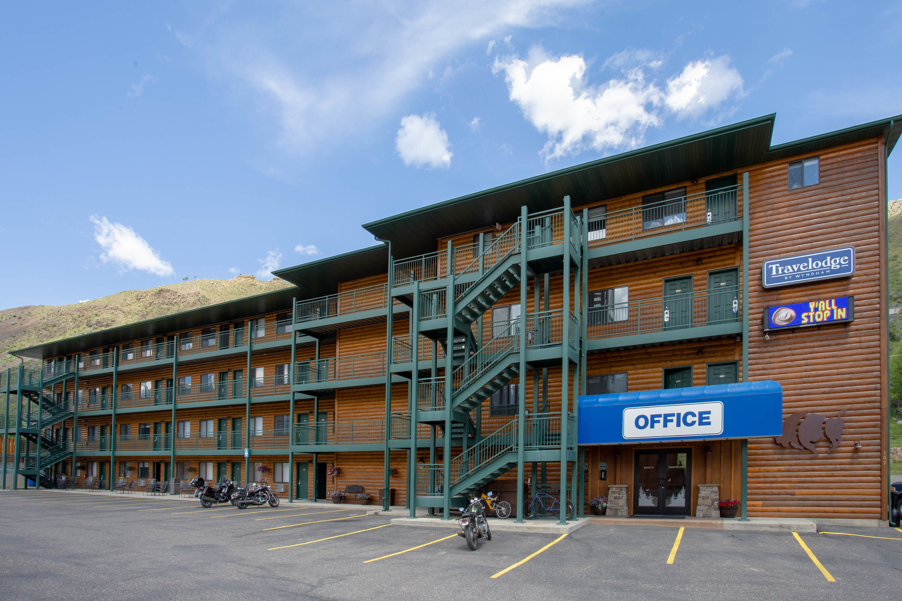 Travelodge Wyndham Gardiner Yellowstone Park North Gardiner  Hotels