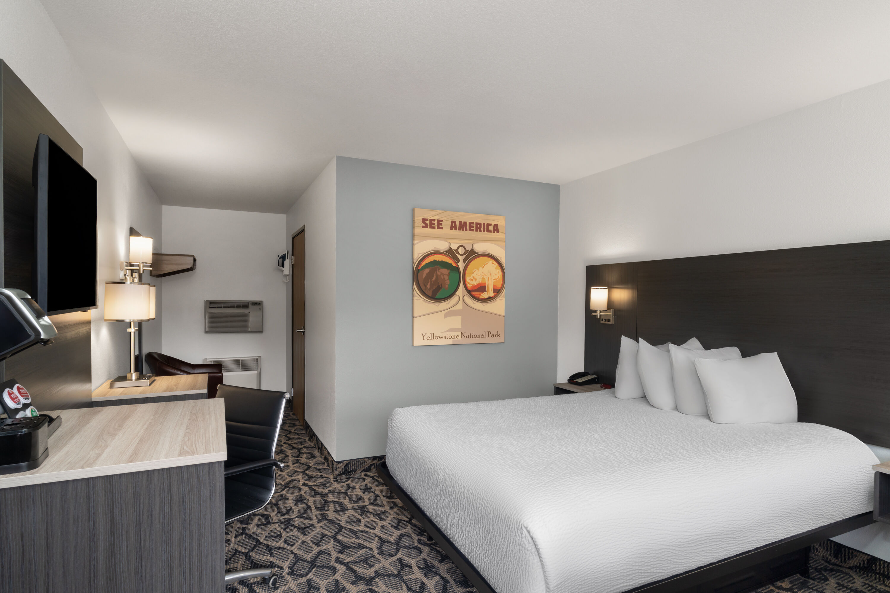 Guest room at the Travelodge by Wyndham Gardiner Yellowstone Park North in Gardiner, Montana
