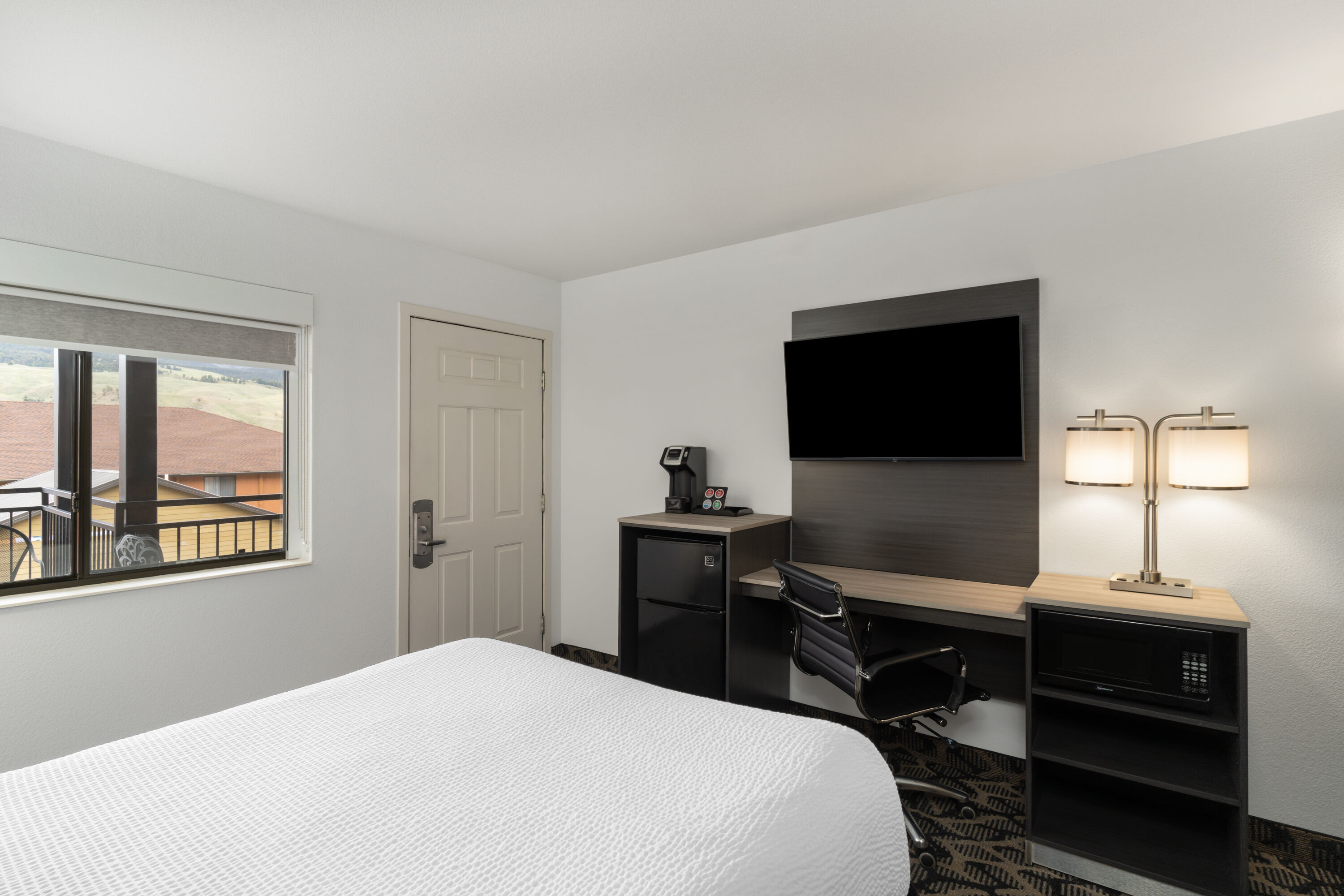 Guest room at the Travelodge by Wyndham Gardiner Yellowstone Park North in Gardiner, Montana