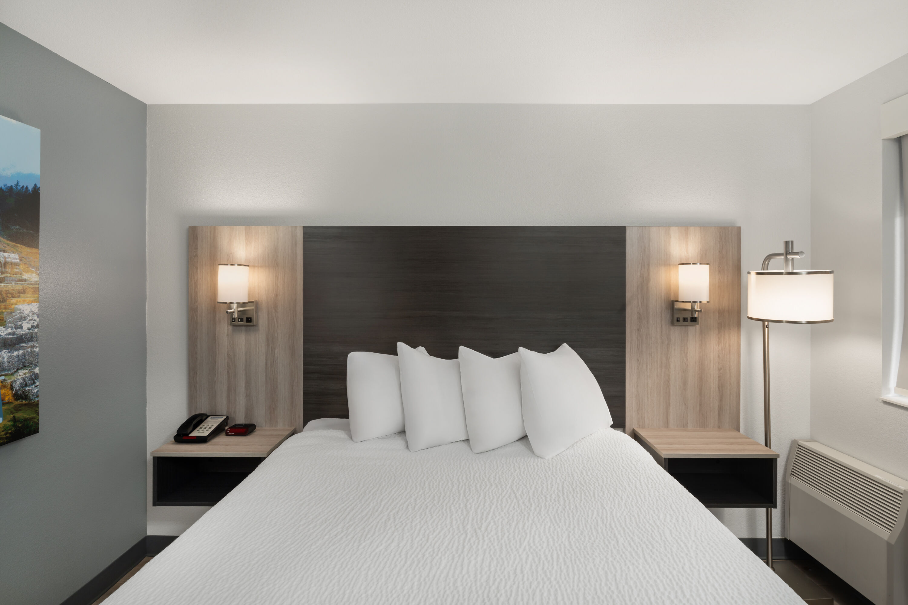 Guest room at the Travelodge by Wyndham Gardiner Yellowstone Park North in Gardiner, Montana