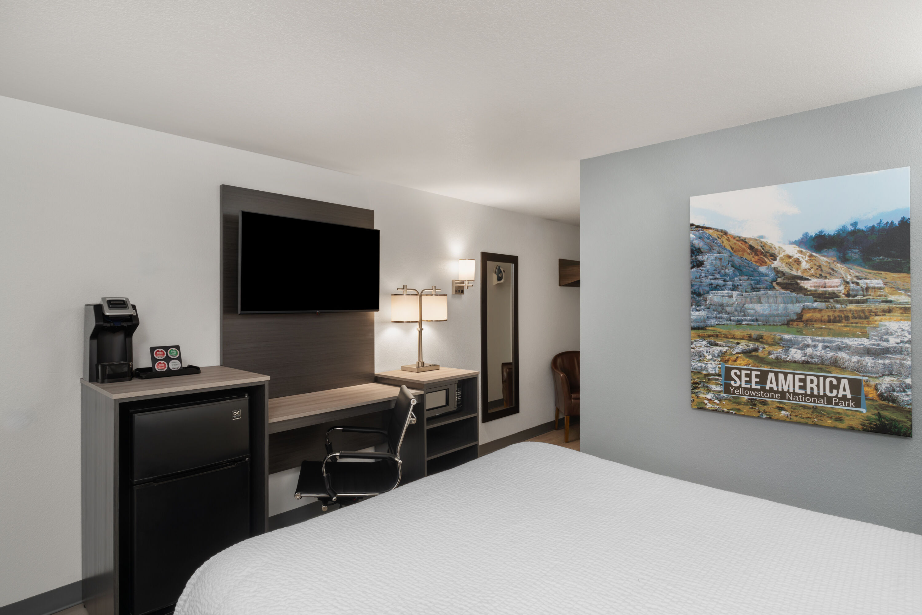 Guest room at the Travelodge by Wyndham Gardiner Yellowstone Park North in Gardiner, Montana