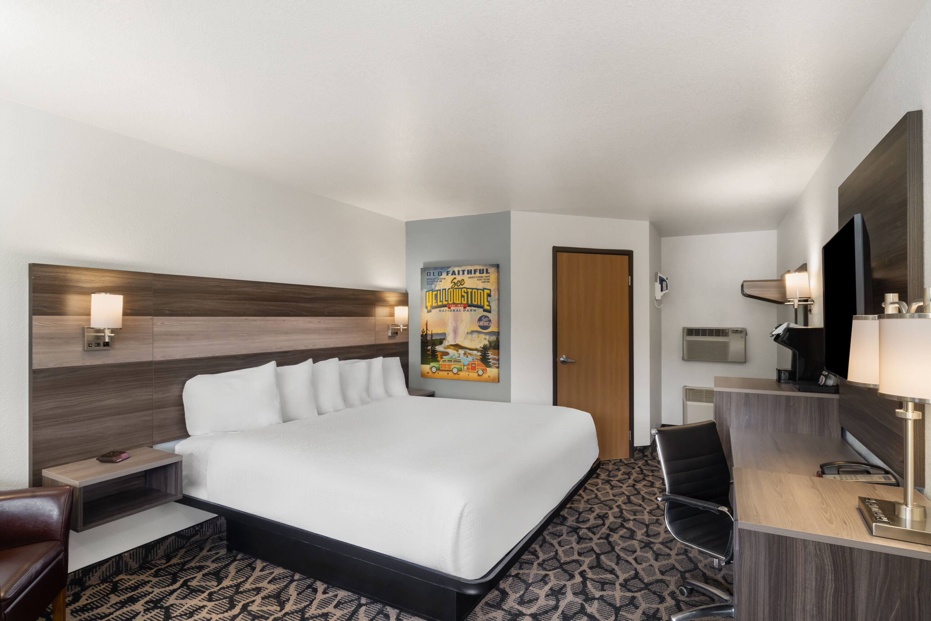 Guest room at the Travelodge by Wyndham Gardiner Yellowstone Park North in Gardiner, Montana