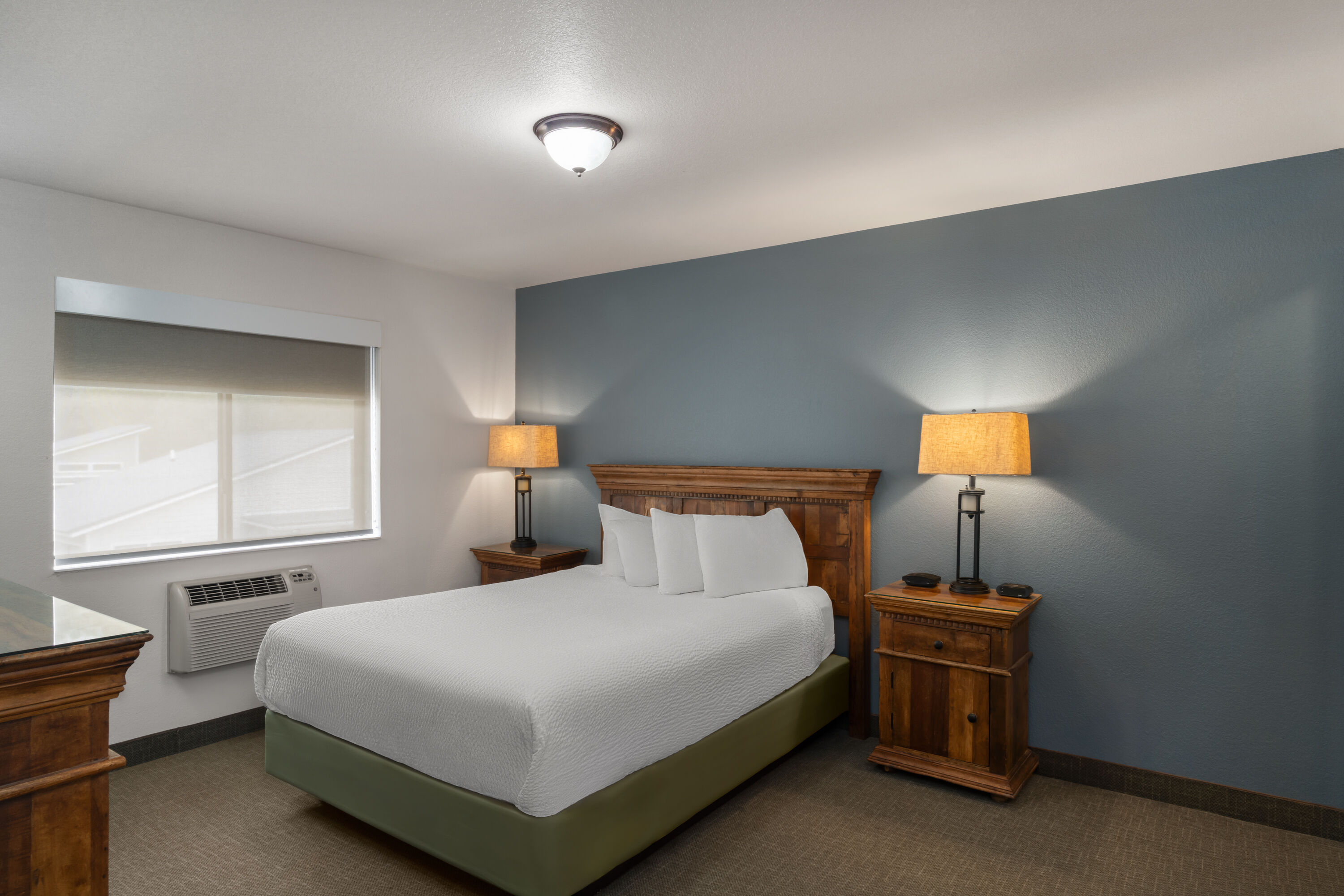 Guest room at the Travelodge by Wyndham Gardiner Yellowstone Park North in Gardiner, Montana