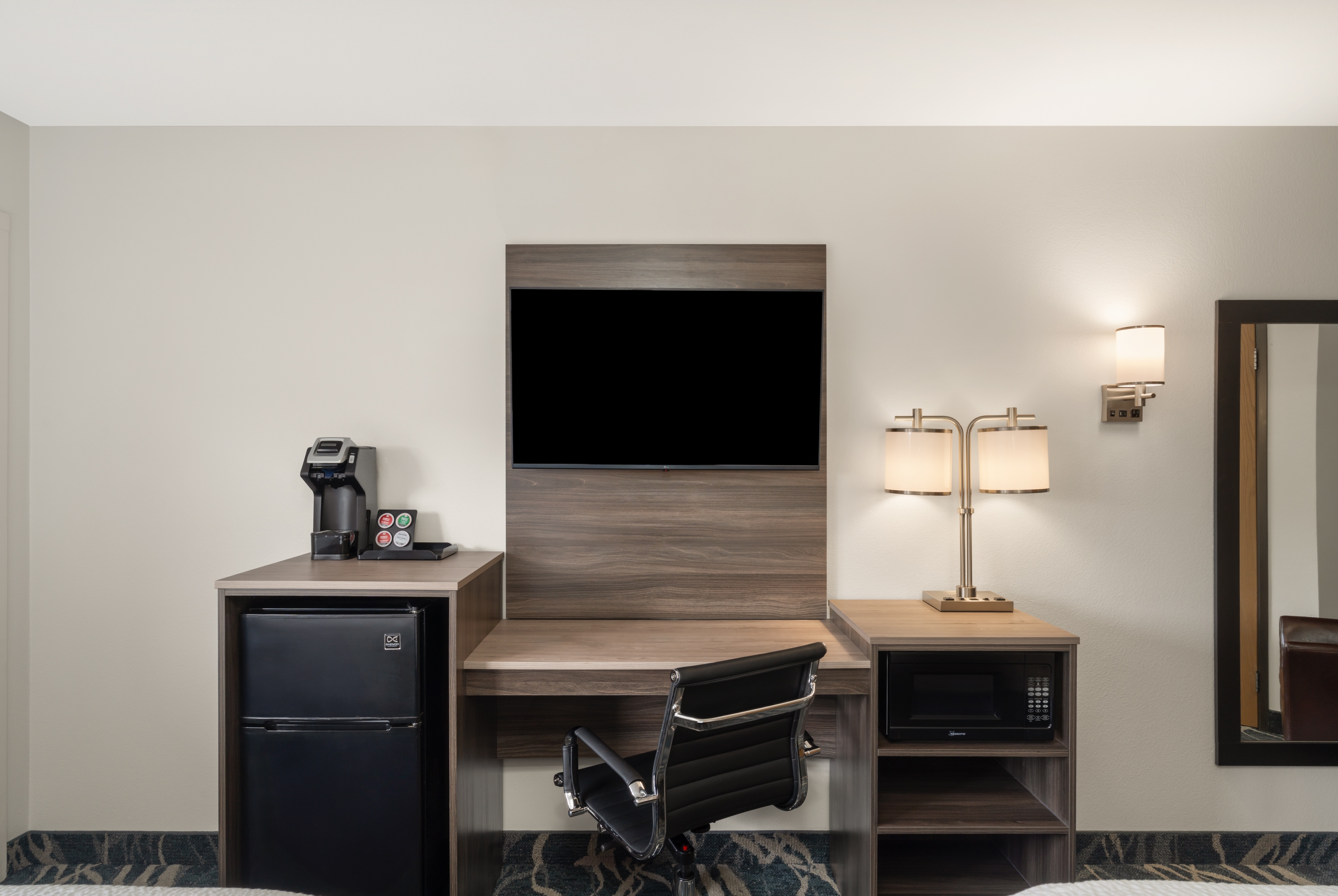 Guest room at the Travelodge by Wyndham Gardiner Yellowstone Park North in Gardiner, Montana