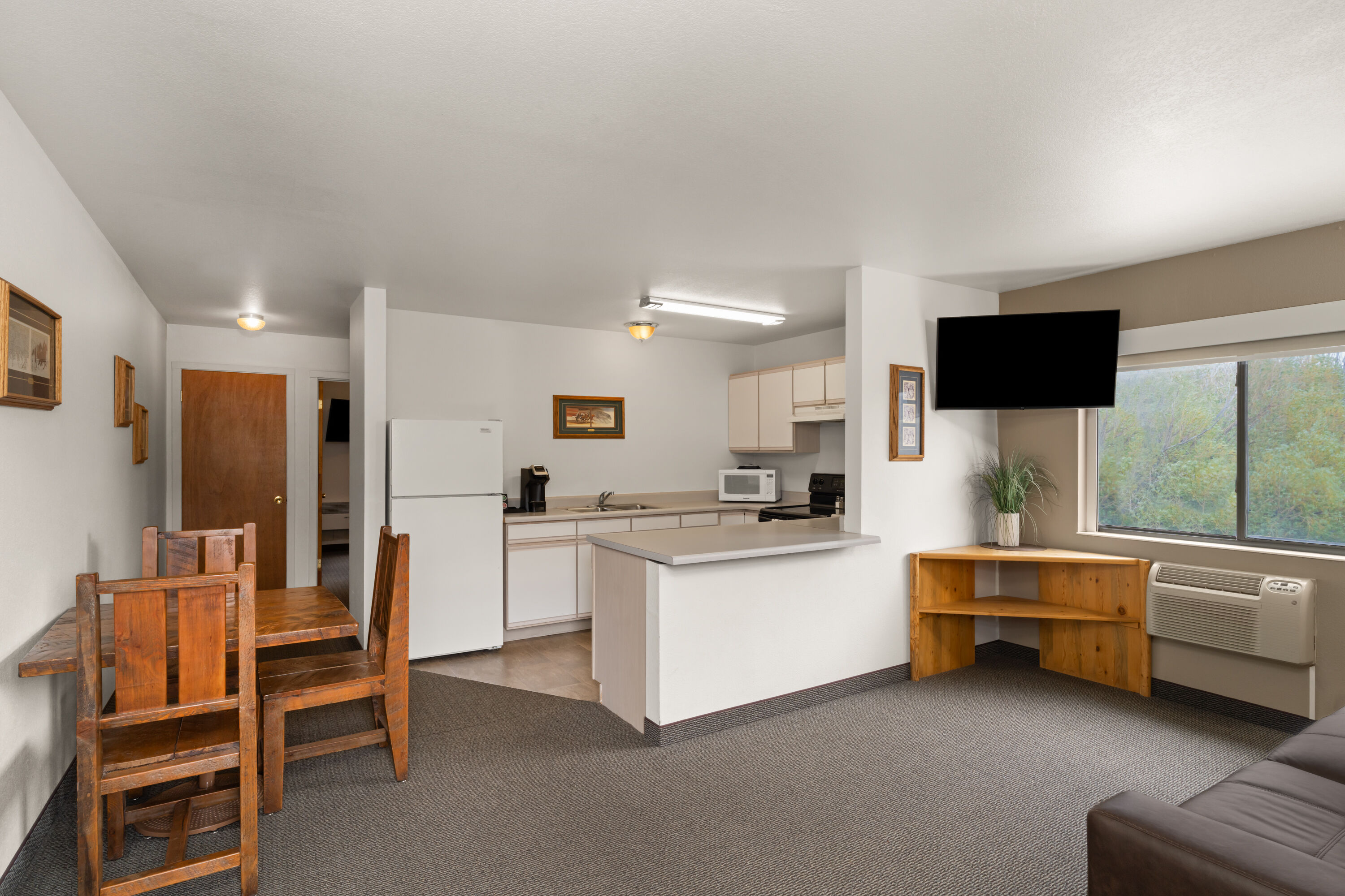 Travelodge by Wyndham Gardiner Yellowstone Park North suite in Gardiner, Montana
