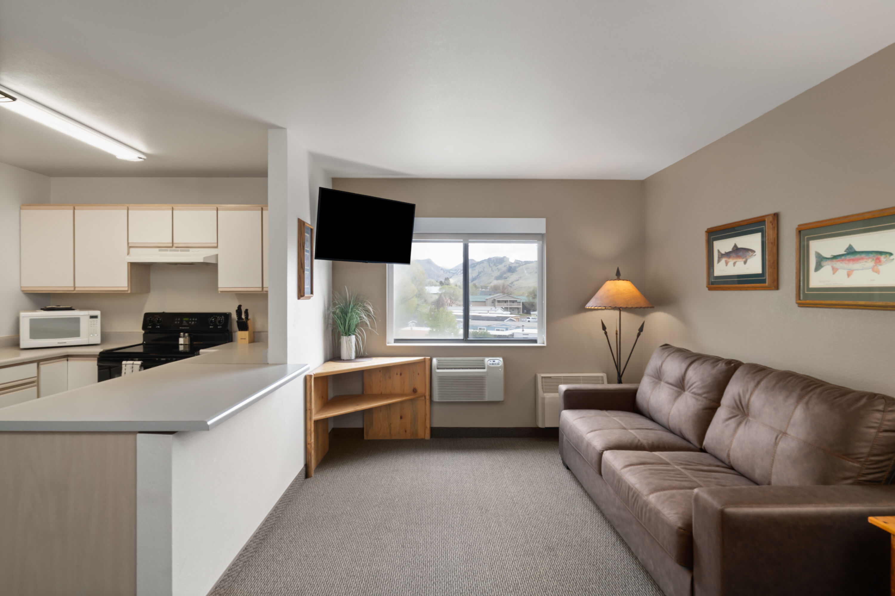 Travelodge by Wyndham Gardiner Yellowstone Park North suite in Gardiner, Montana