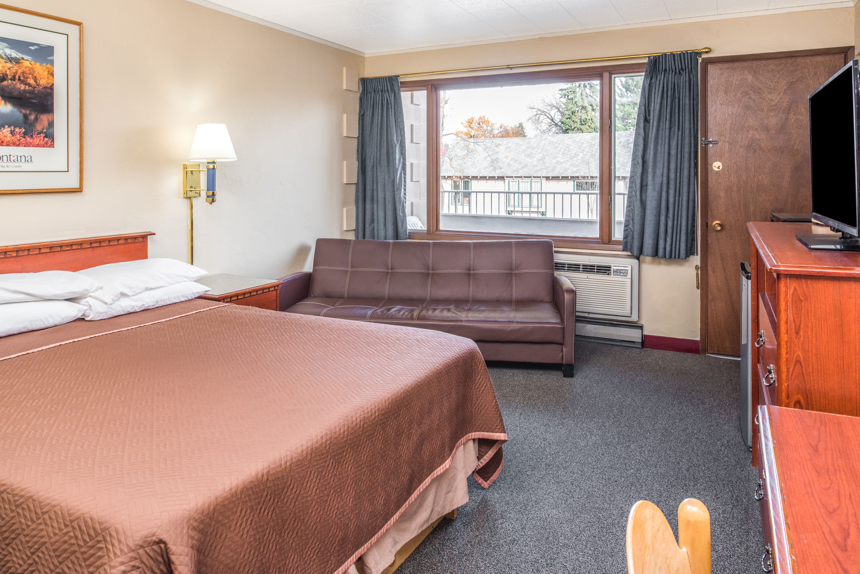 Travelodge by Wyndham Kalispell suite in Kalispell, Montana