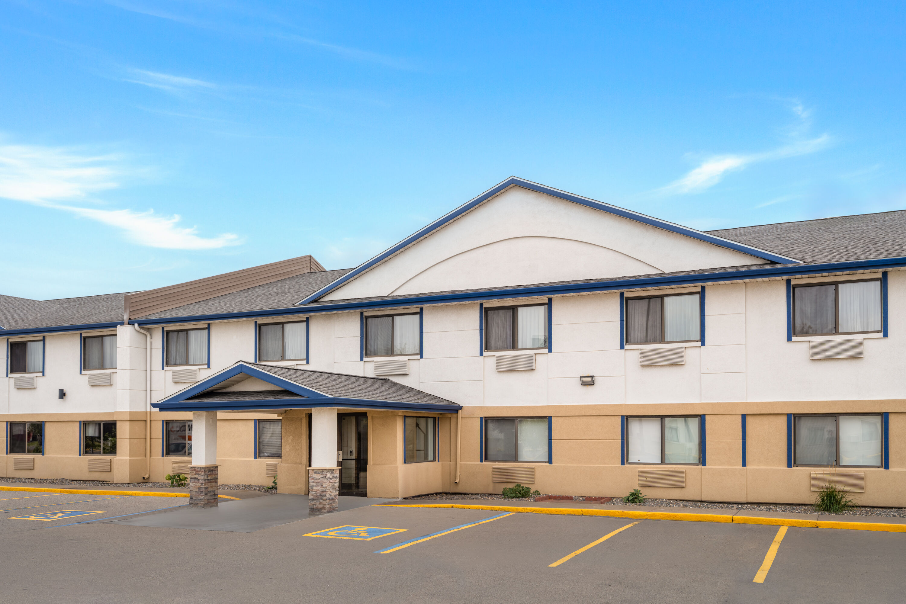 Exterior Day Image of Travelodge by Wyndham Fargo West Acres hotel in Fargo, North Dakota