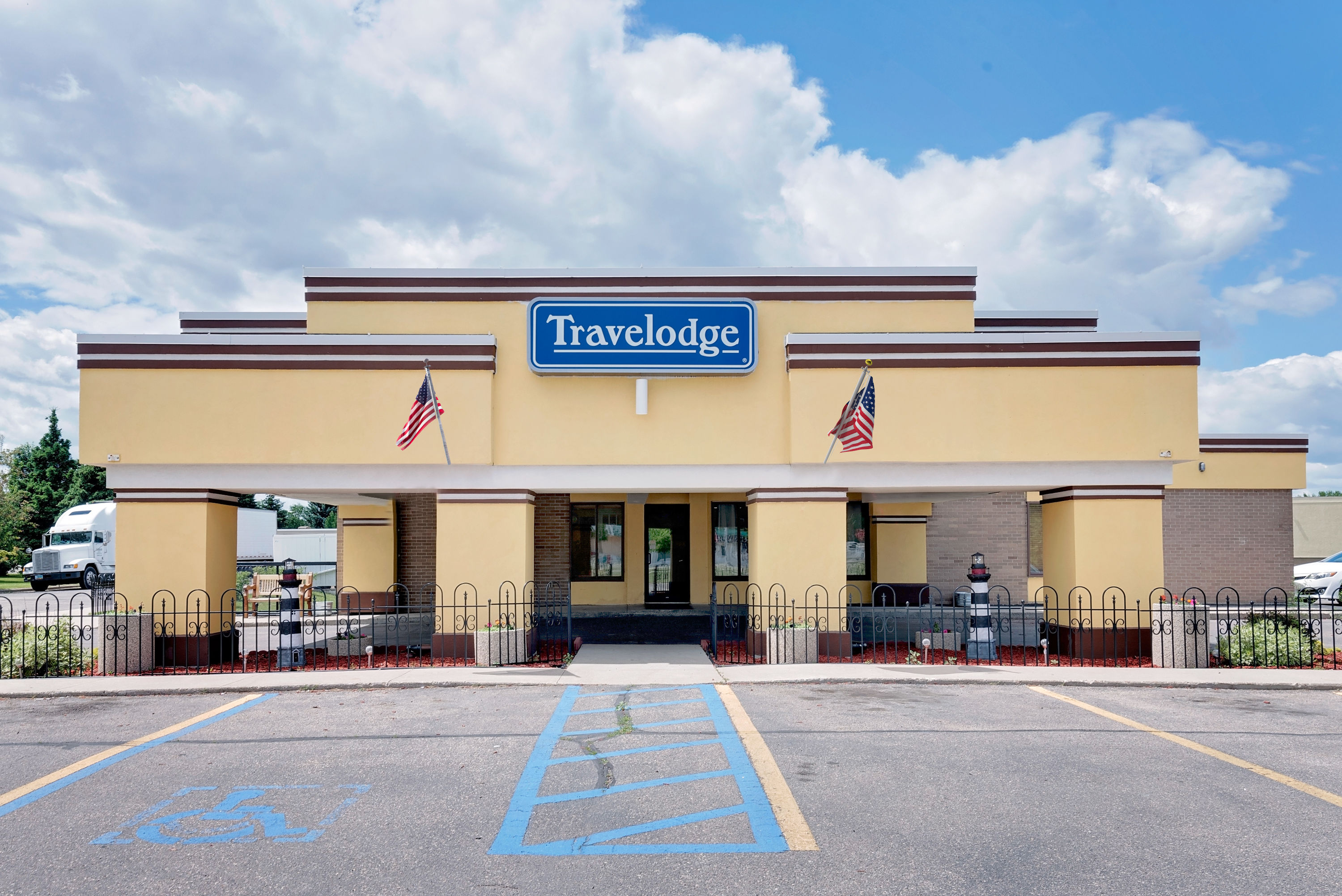 Travelodge by Wyndham Grand Forks Grand Forks, ND Hotels
