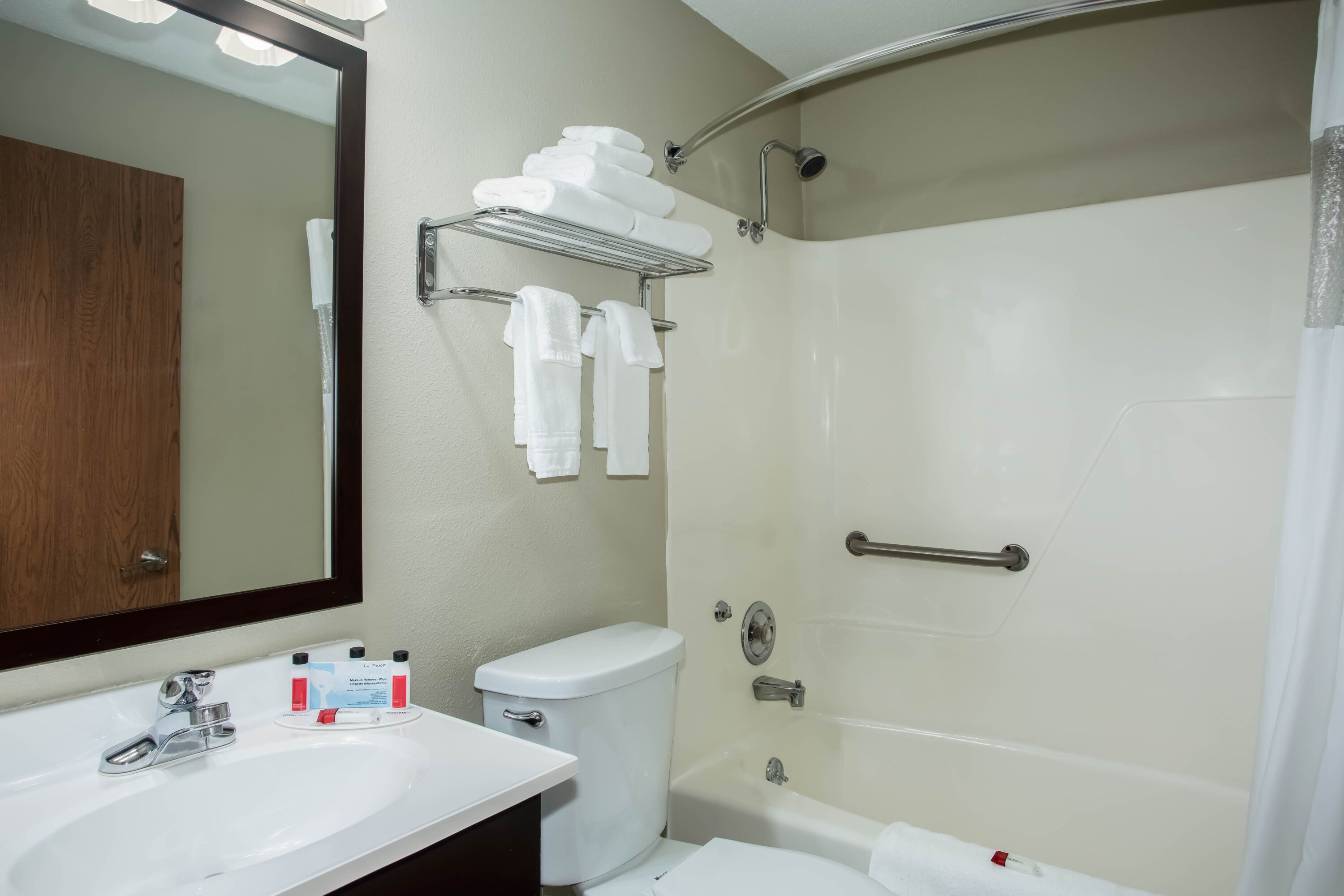 Guest room bath at the Travelodge by Wyndham Wahpeton Event Center in Wahpeton, North Dakota