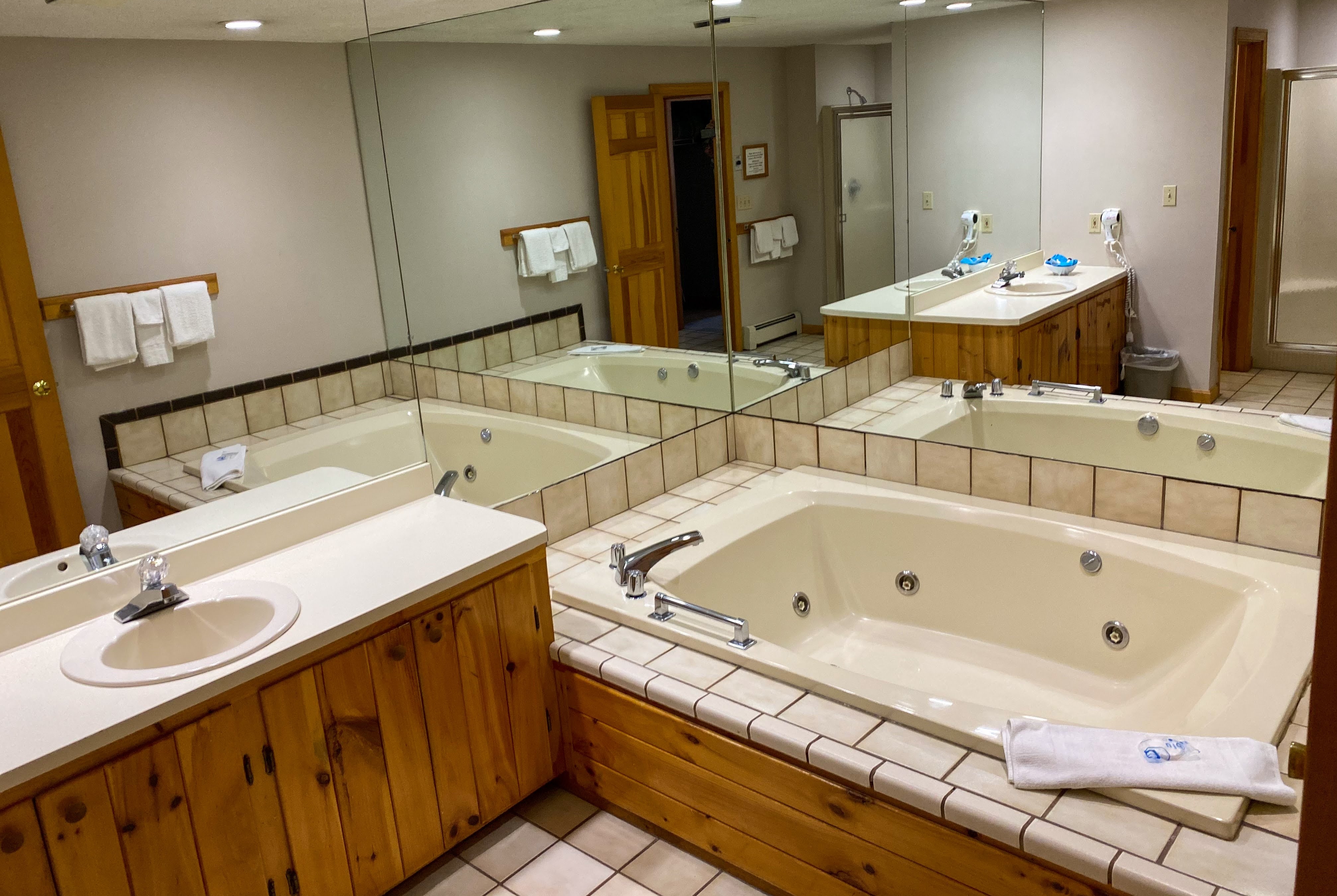 Travelodge by Wyndham Lincoln Near White Mountain suite in Lincoln, New Hampshire