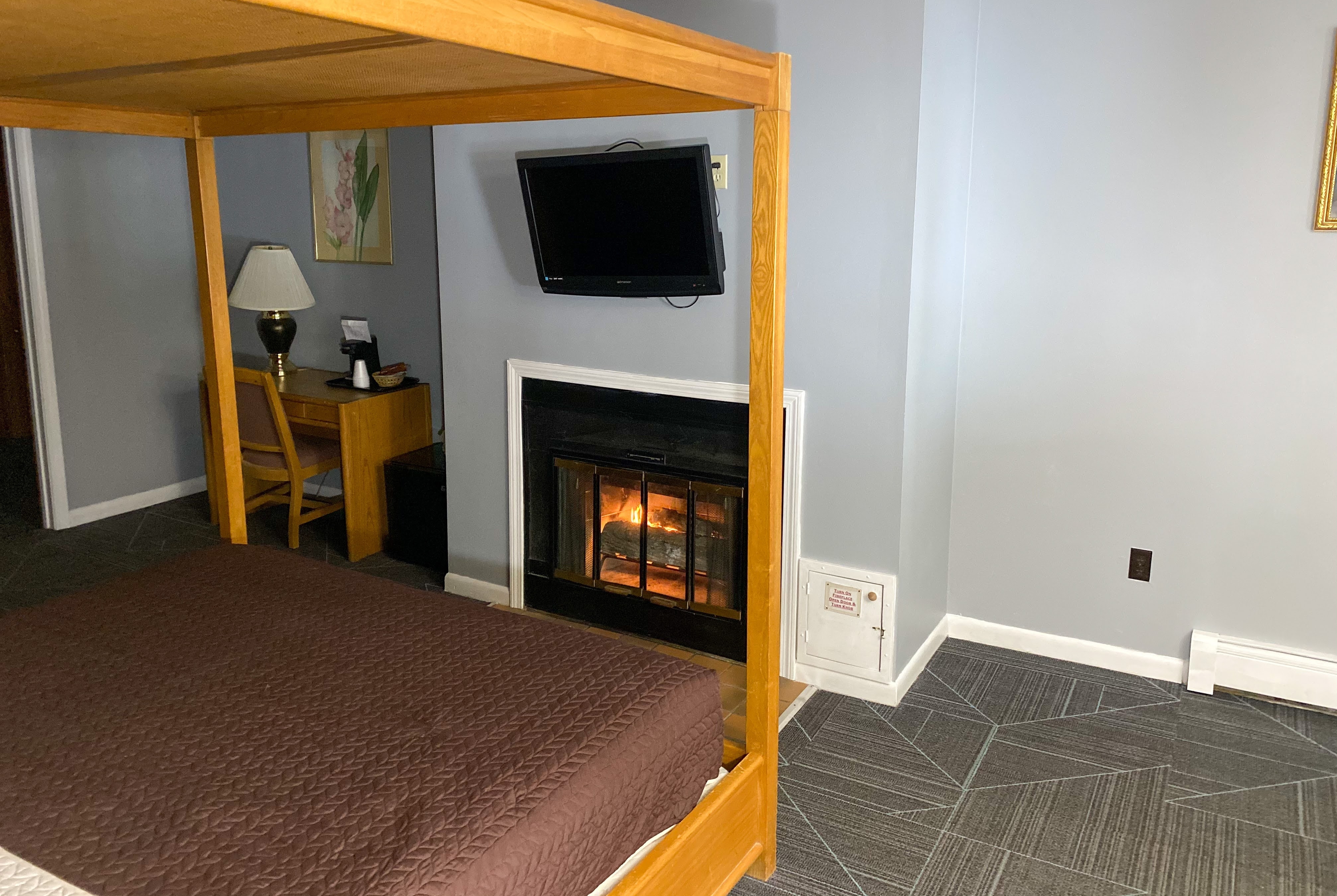 Guest room at the Travelodge by Wyndham Lincoln Near White Mountain in Lincoln, New Hampshire