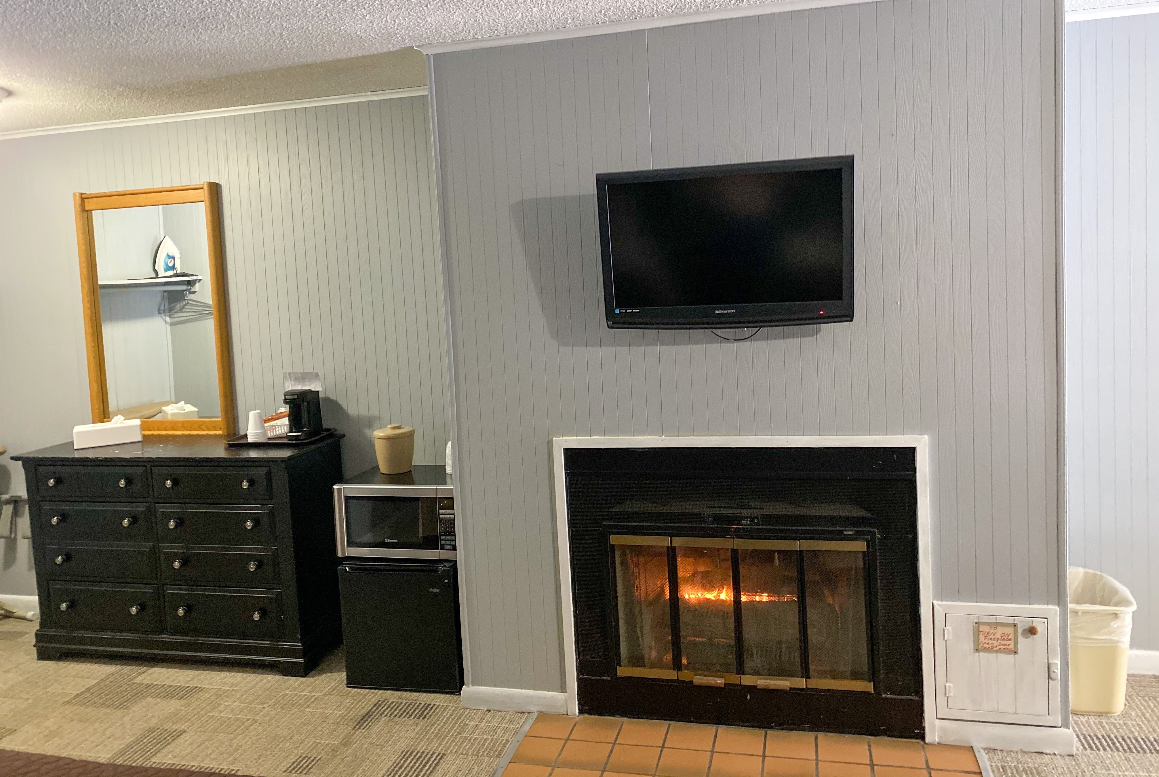 Guest room at the Travelodge by Wyndham Lincoln Near White Mountain in Lincoln, New Hampshire