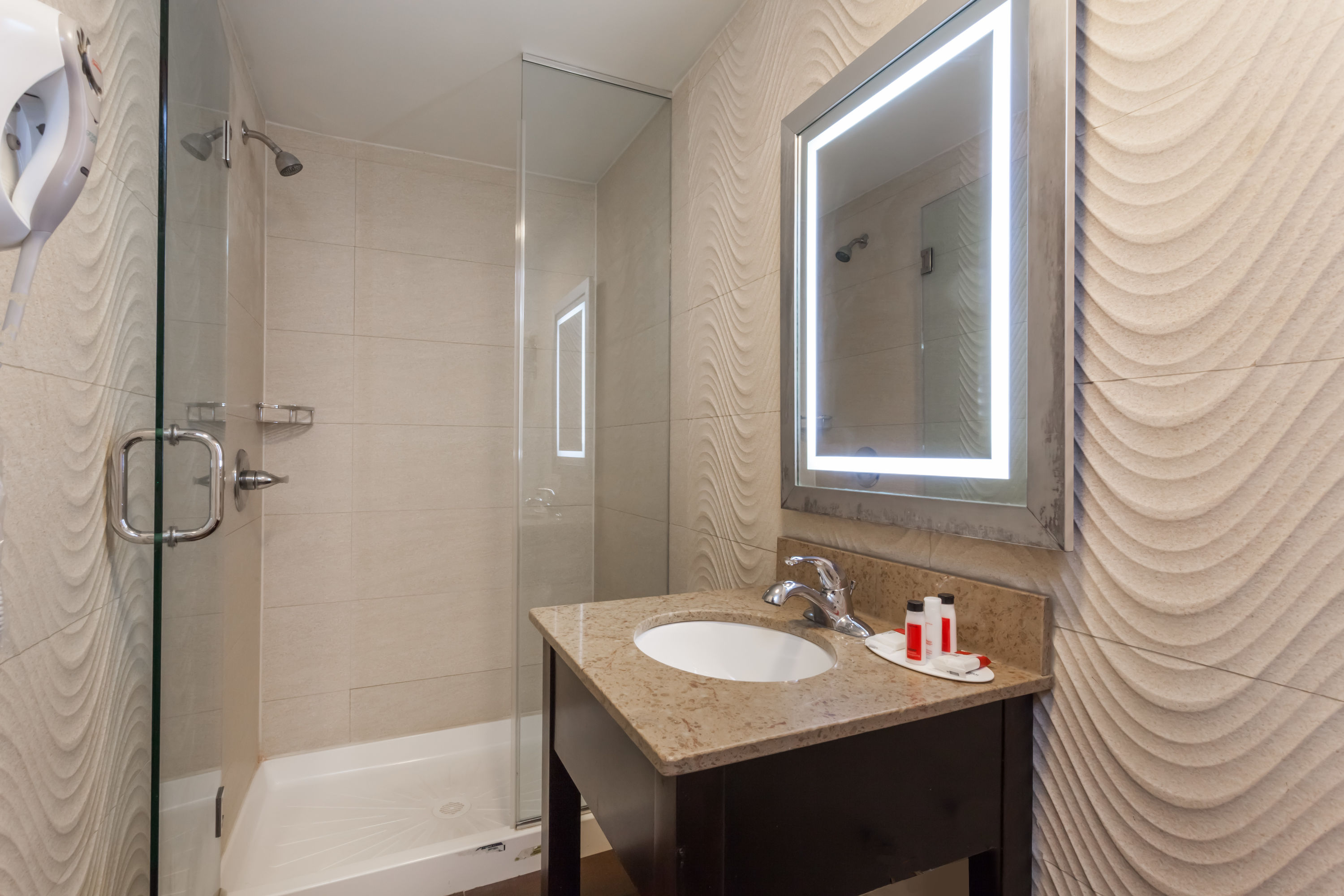 Guest room bath at the Travelodge by Wyndham South Hackensack in South Hackensack, New Jersey