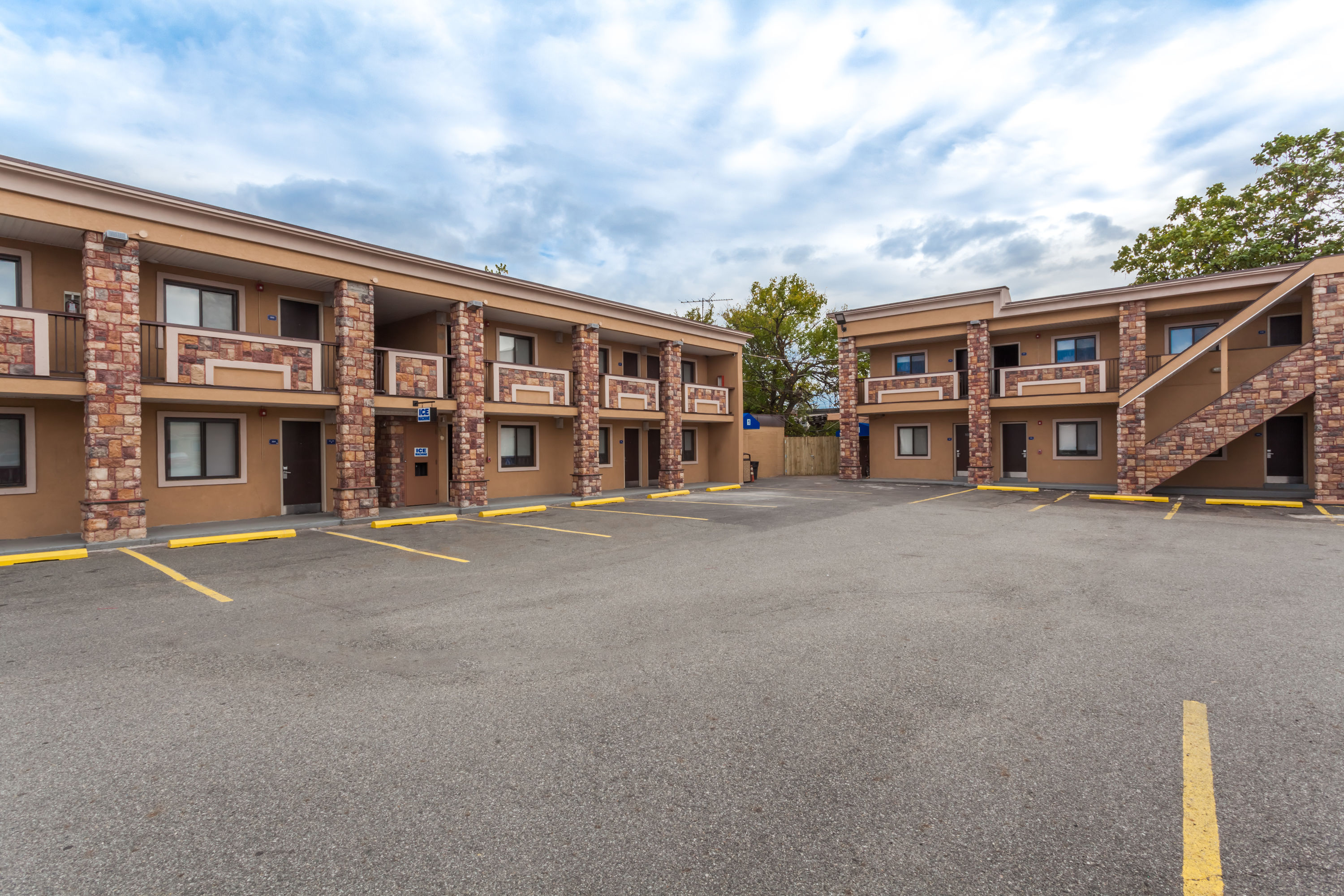 Exterior Day Image of Travelodge by Wyndham South Hackensack hotel in South Hackensack, New Jersey