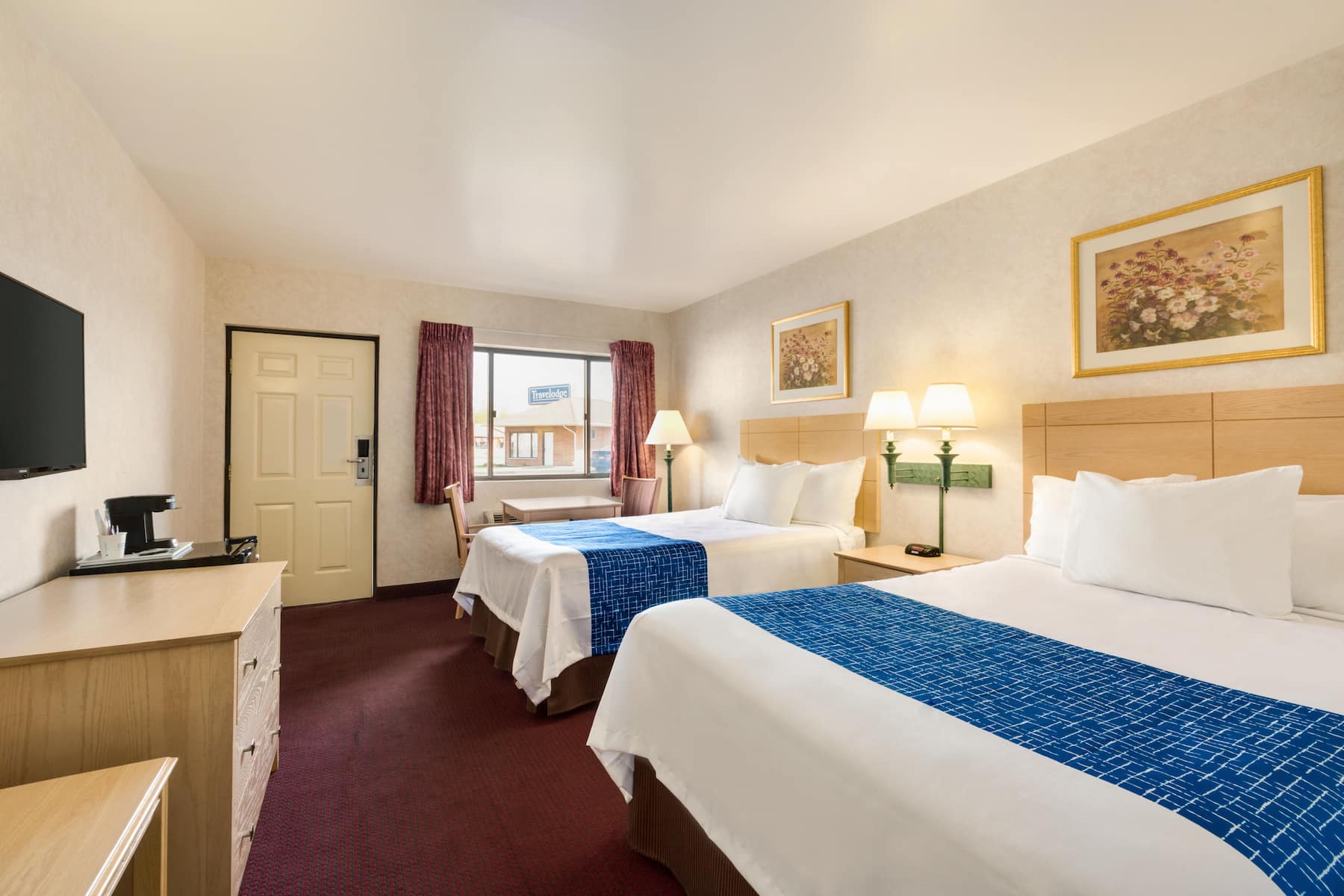 Double bed guest room at the Travelodge by Wyndham Niagara Falls in Niagara Falls, New York