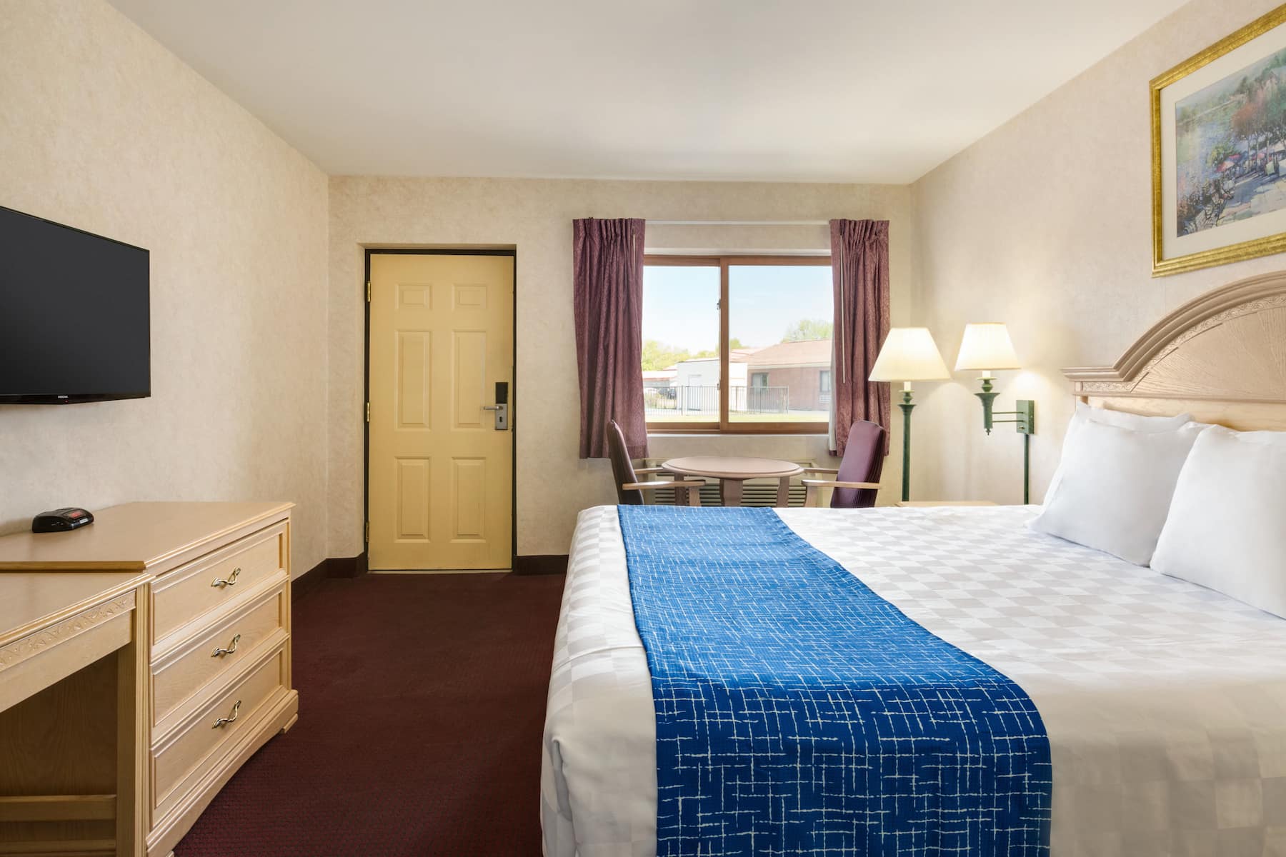 King bed guest room at the Travelodge by Wyndham Niagara Falls in Niagara Falls, New York