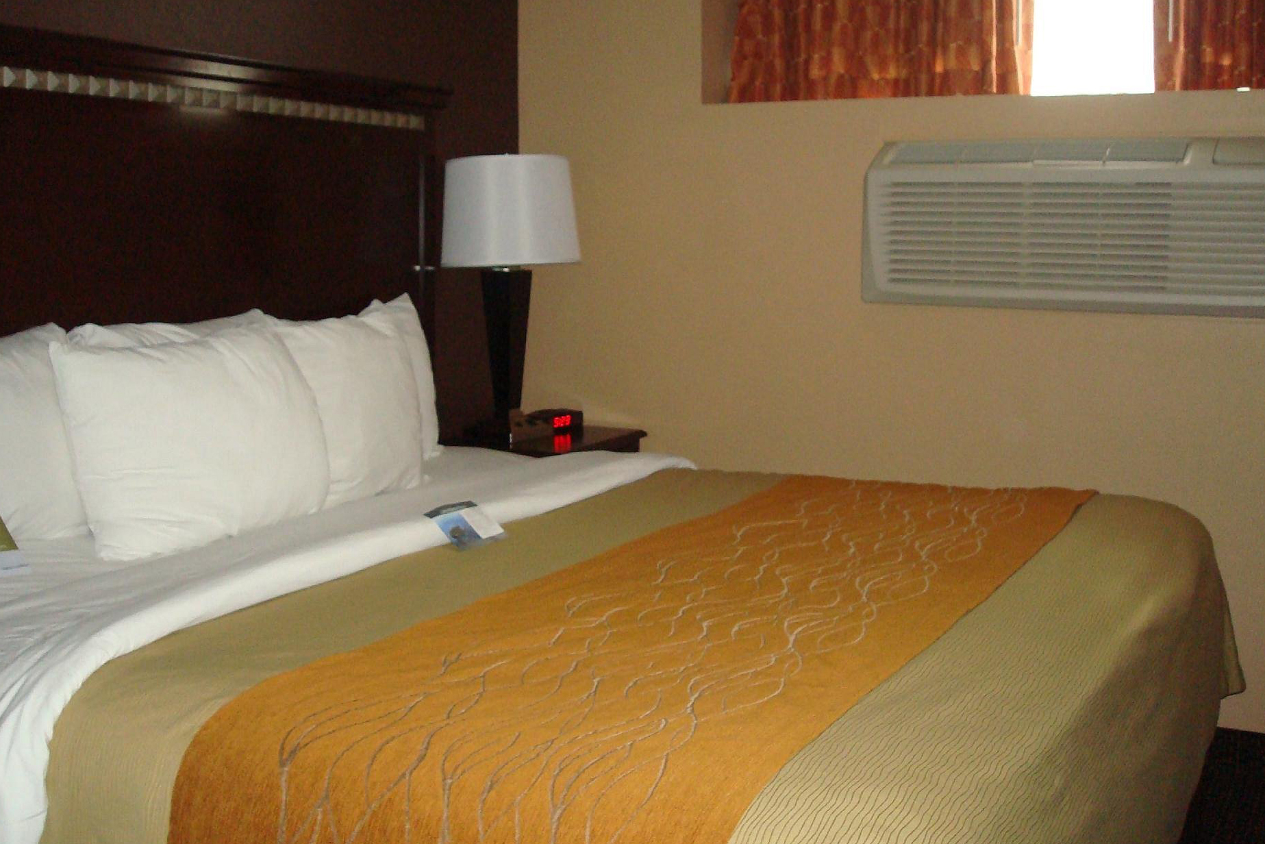 Guest room at the Travelodge by Wyndham Ozone Park in Ozone Park, New York