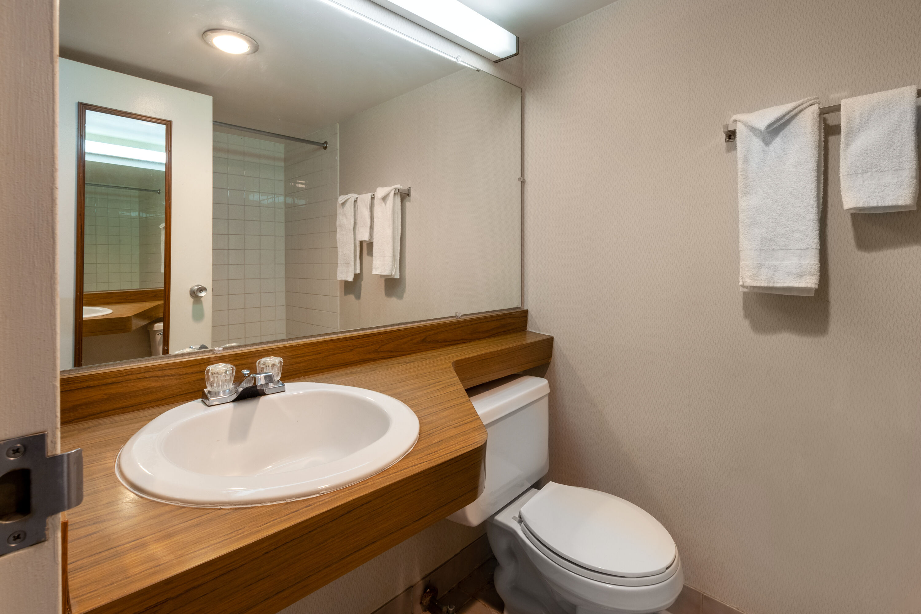 Guest room bath at the Travelodge by Wyndham Cleveland Airport in Brook Park, Ohio