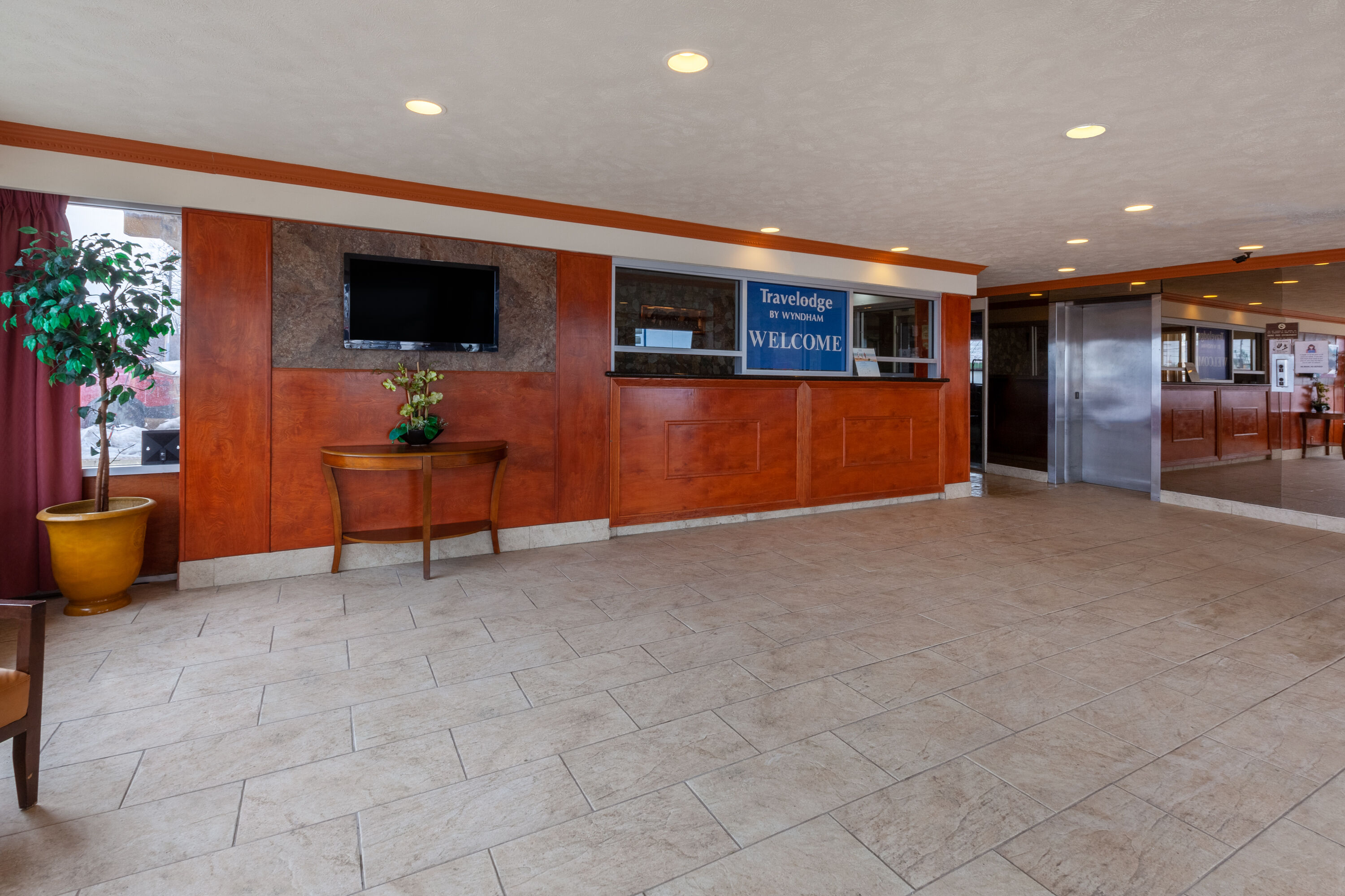 Travelodge by Wyndham Cleveland Airport reception in Brook Park, Ohio