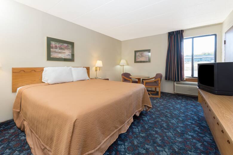 Guest room at the Travelodge - Dayton in Dayton, Ohio