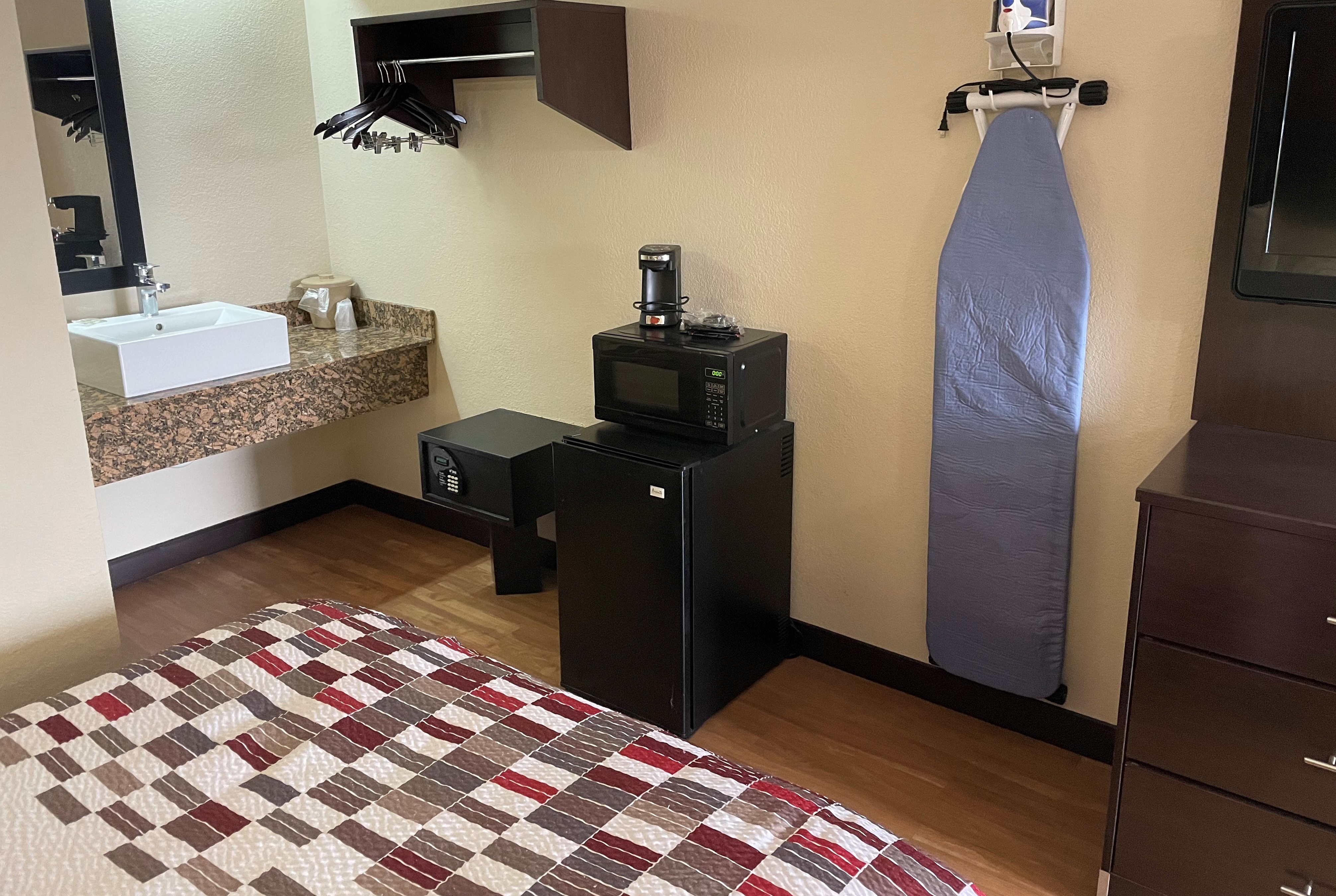 Guest room at the Travelodge by Wyndham Holland/Toledo in Holland, Ohio