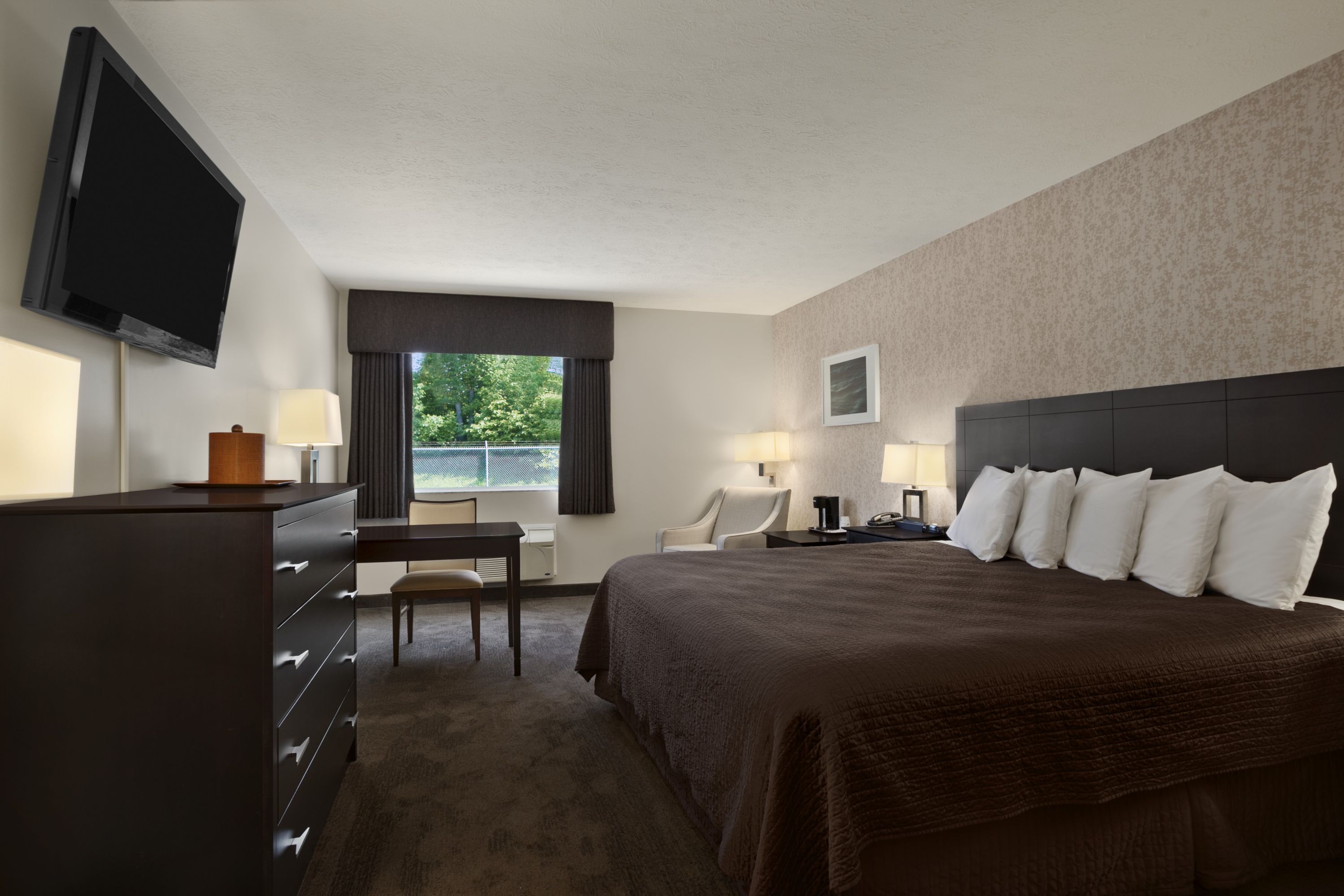 Guest room at the Travelodge by Wyndham Hubbard OH in Hubbard, Ohio