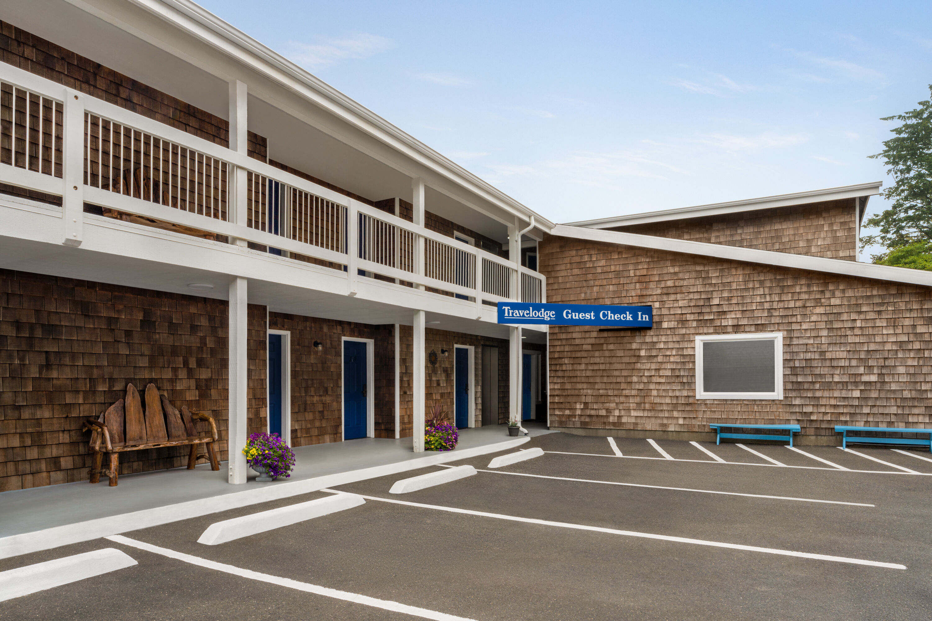 Exterior of Travelodge by Wyndham Depoe Bay hotel in Depoe Bay, Oregon