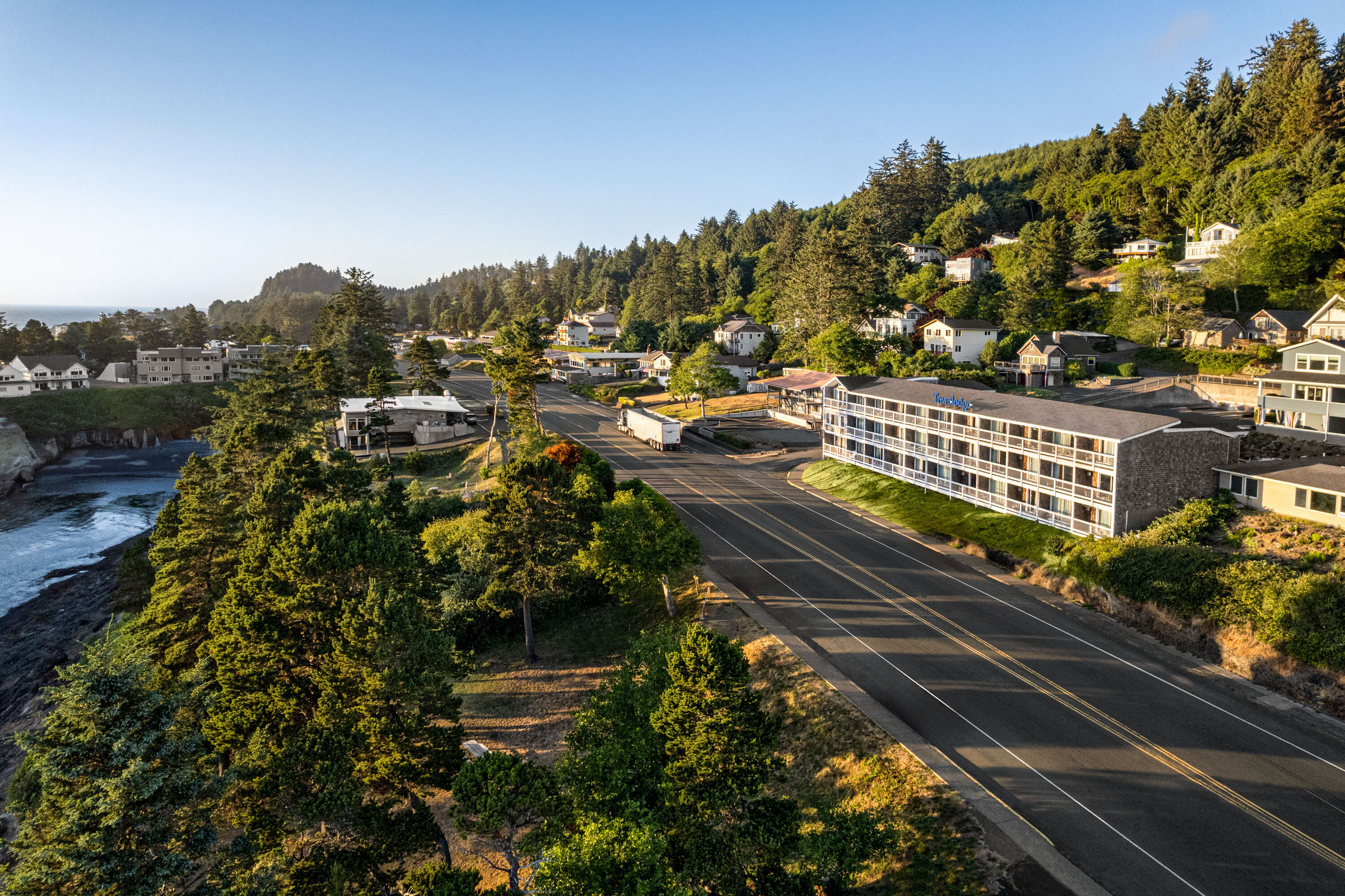 Exterior of Travelodge by Wyndham Depoe Bay hotel in Depoe Bay, Oregon