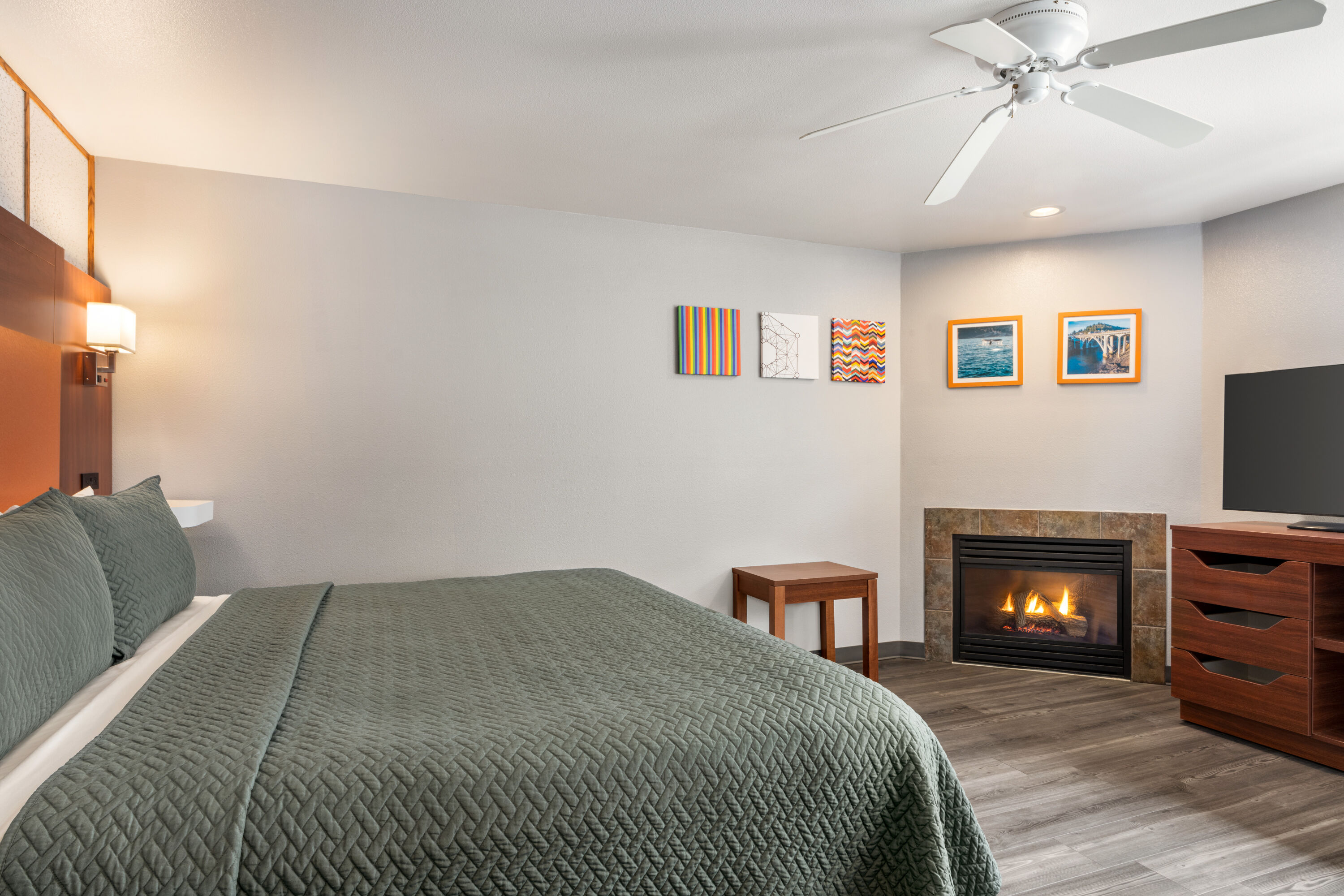 Guest room at the Travelodge by Wyndham Depoe Bay in Depoe Bay, Oregon