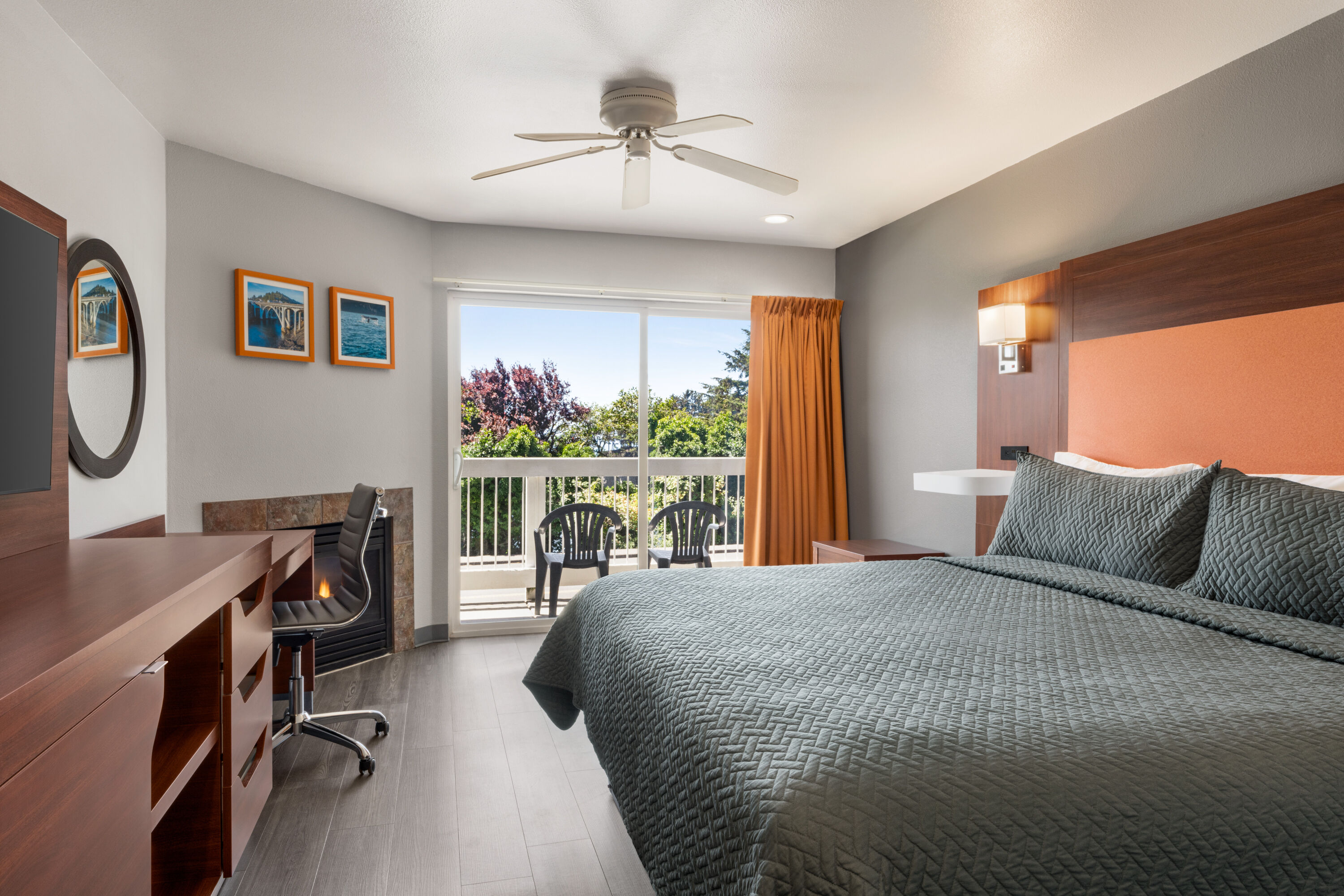 Guest room at the Travelodge by Wyndham Depoe Bay in Depoe Bay, Oregon