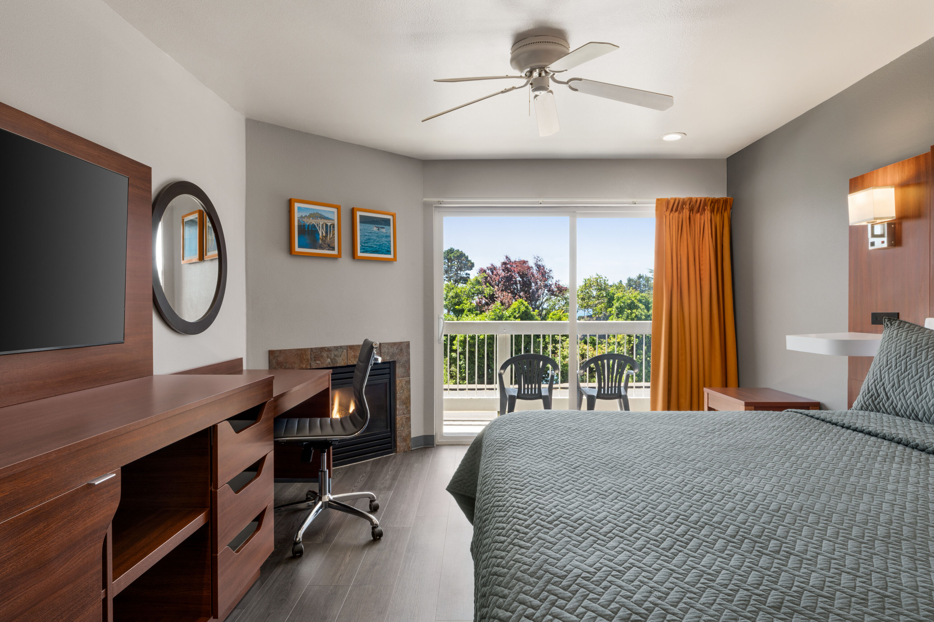 Guest room at the Travelodge by Wyndham Depoe Bay in Depoe Bay, Oregon