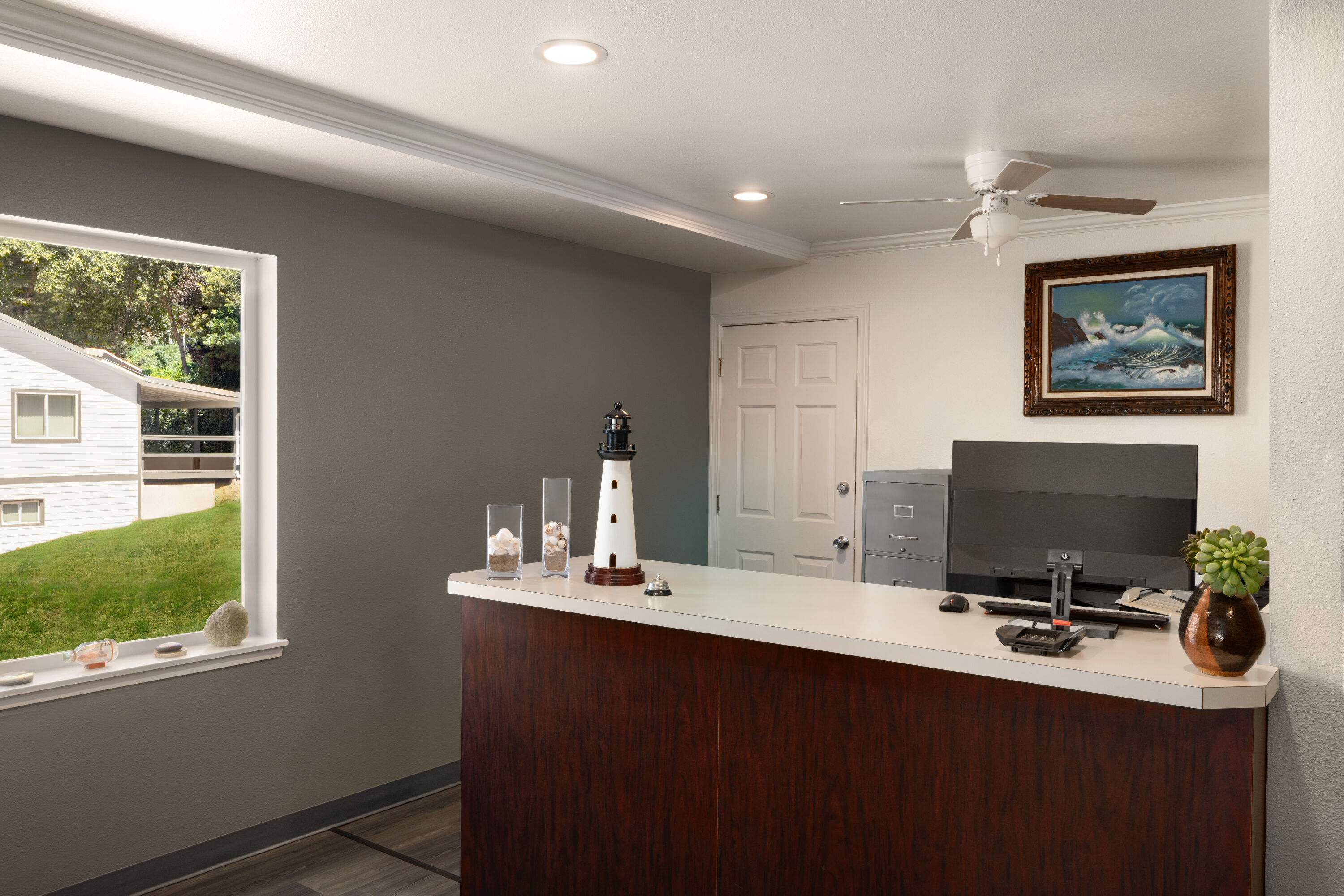 Travelodge by Wyndham Depoe Bay reception in Depoe Bay, Oregon