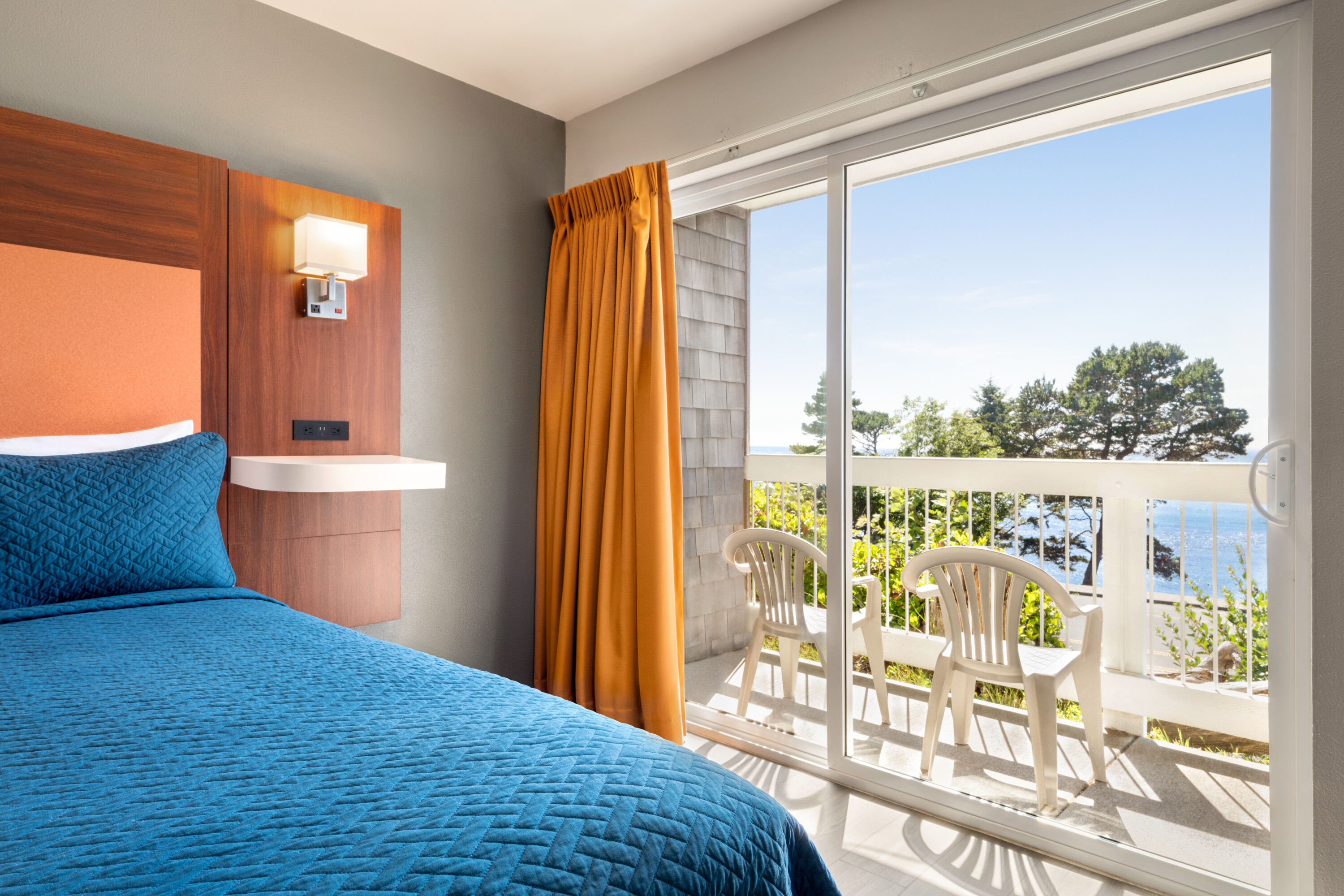 Travelodge by Wyndham Depoe Bay suite in Depoe Bay, Oregon