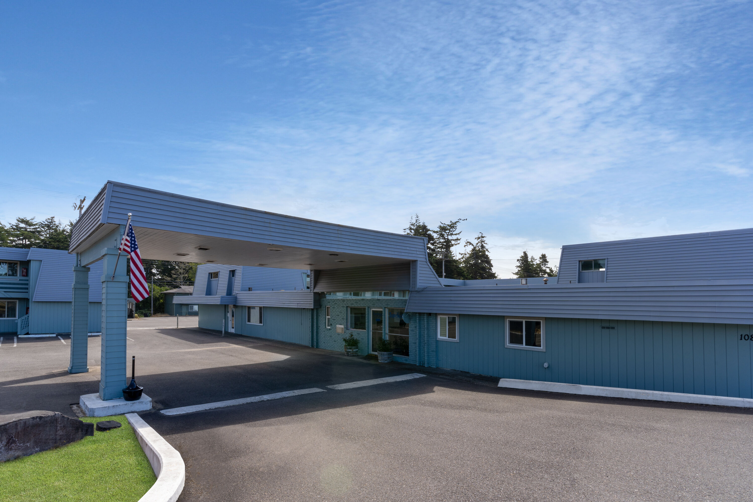 Exterior Day Image of Travelodge by Wyndham Florence hotel in Florence, Oregon