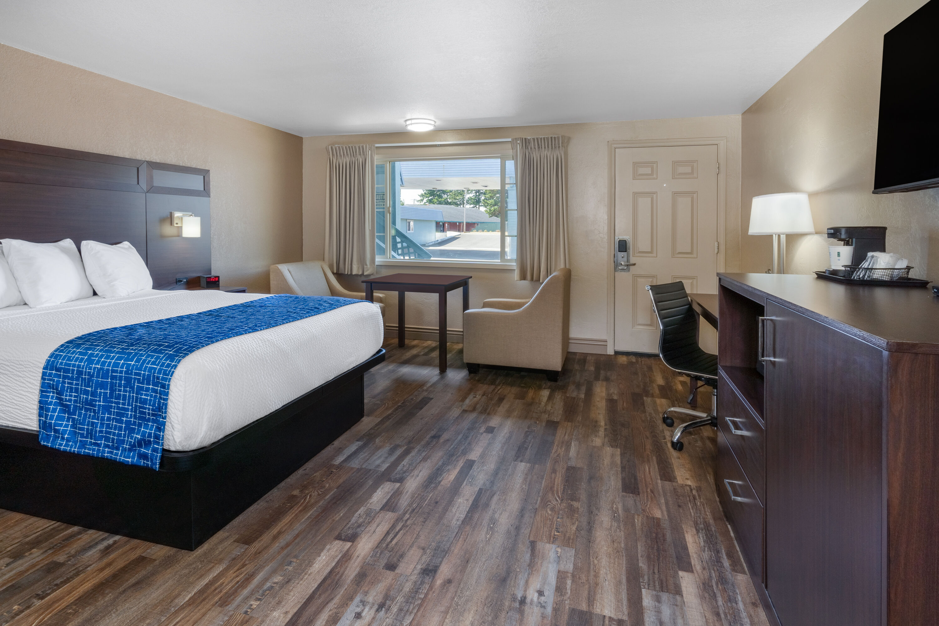 Guest room at the Travelodge by Wyndham Florence in Florence, Oregon