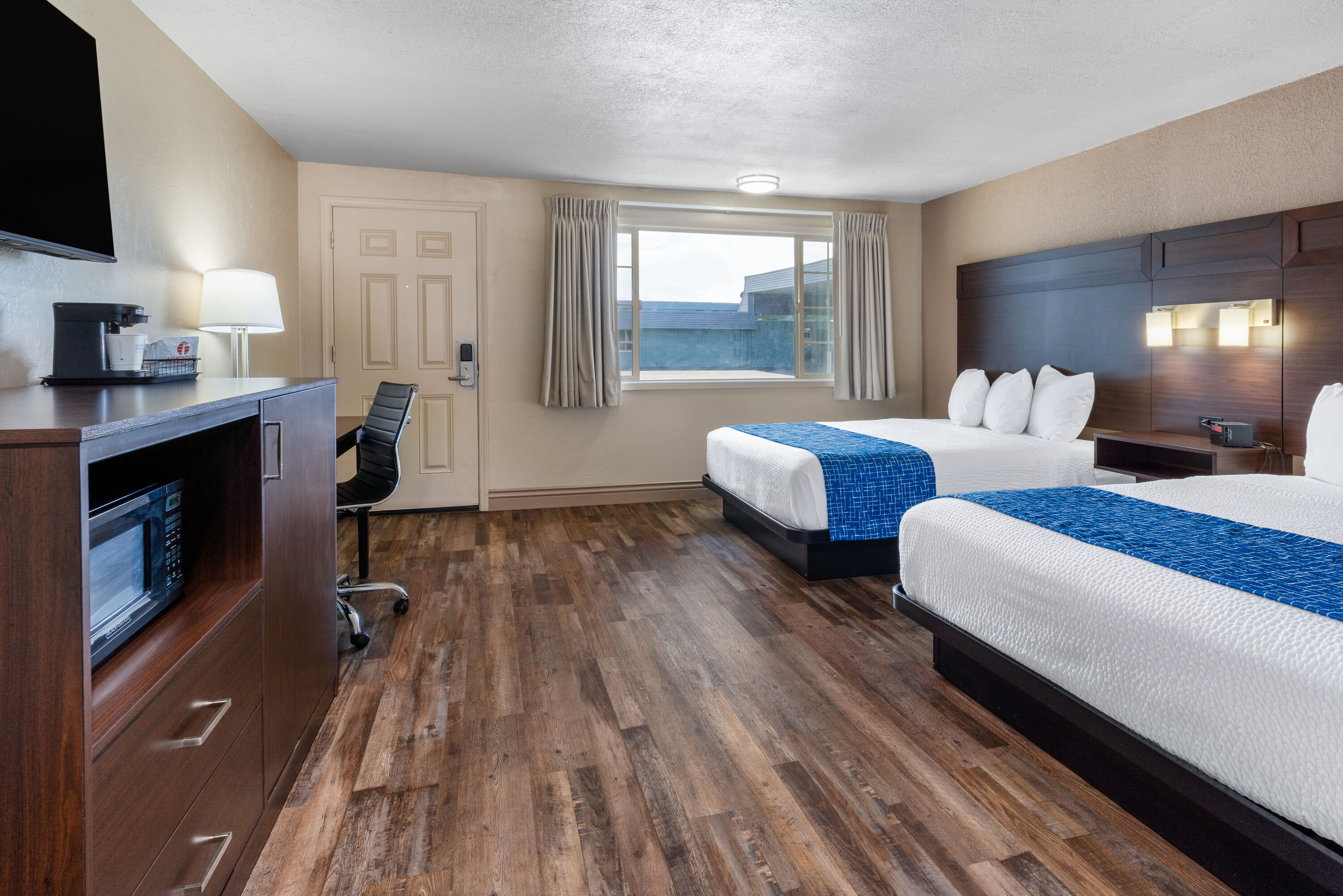 Guest room at the Travelodge by Wyndham Florence in Florence, Oregon