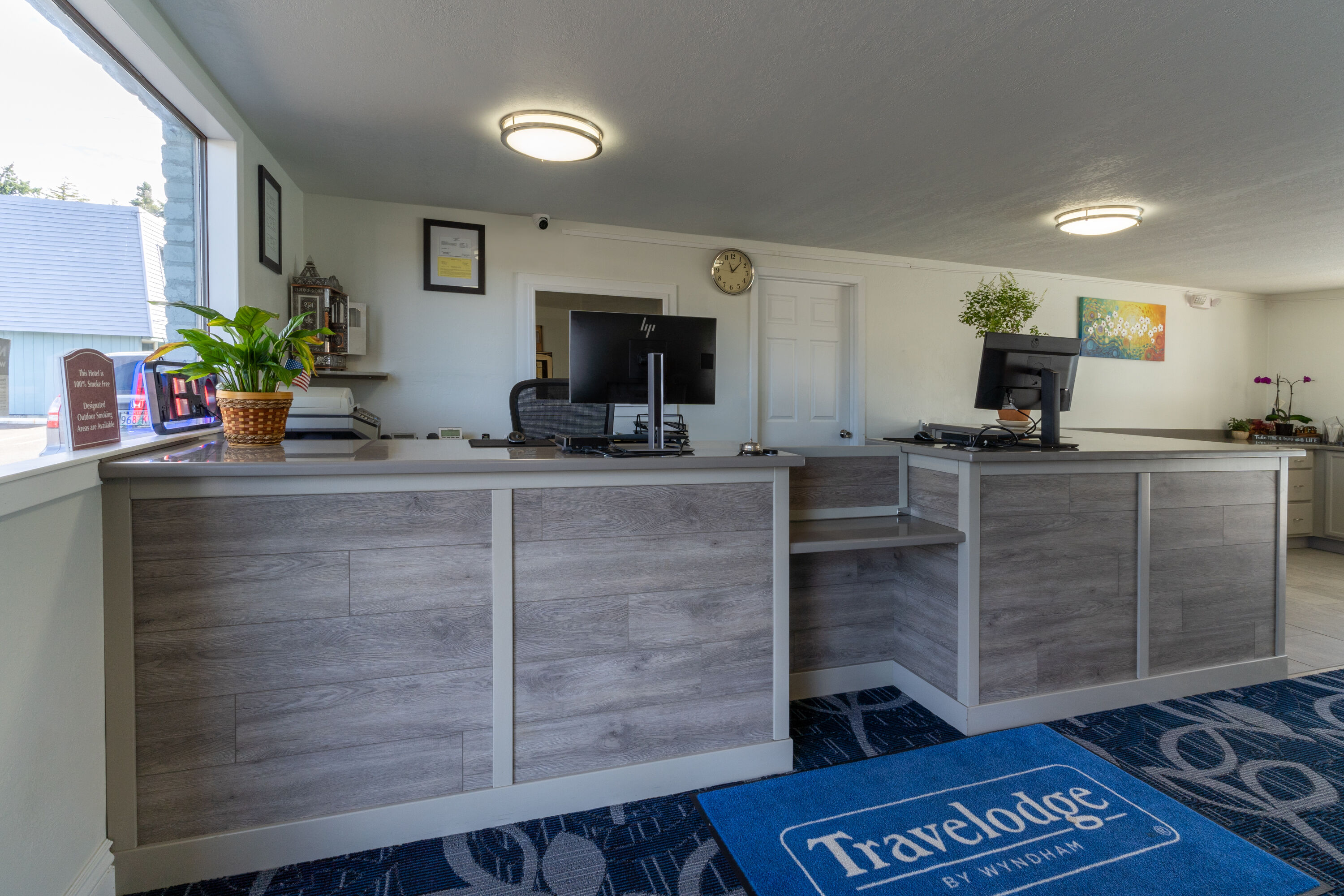 Travelodge by Wyndham Florence reception in Florence, Oregon