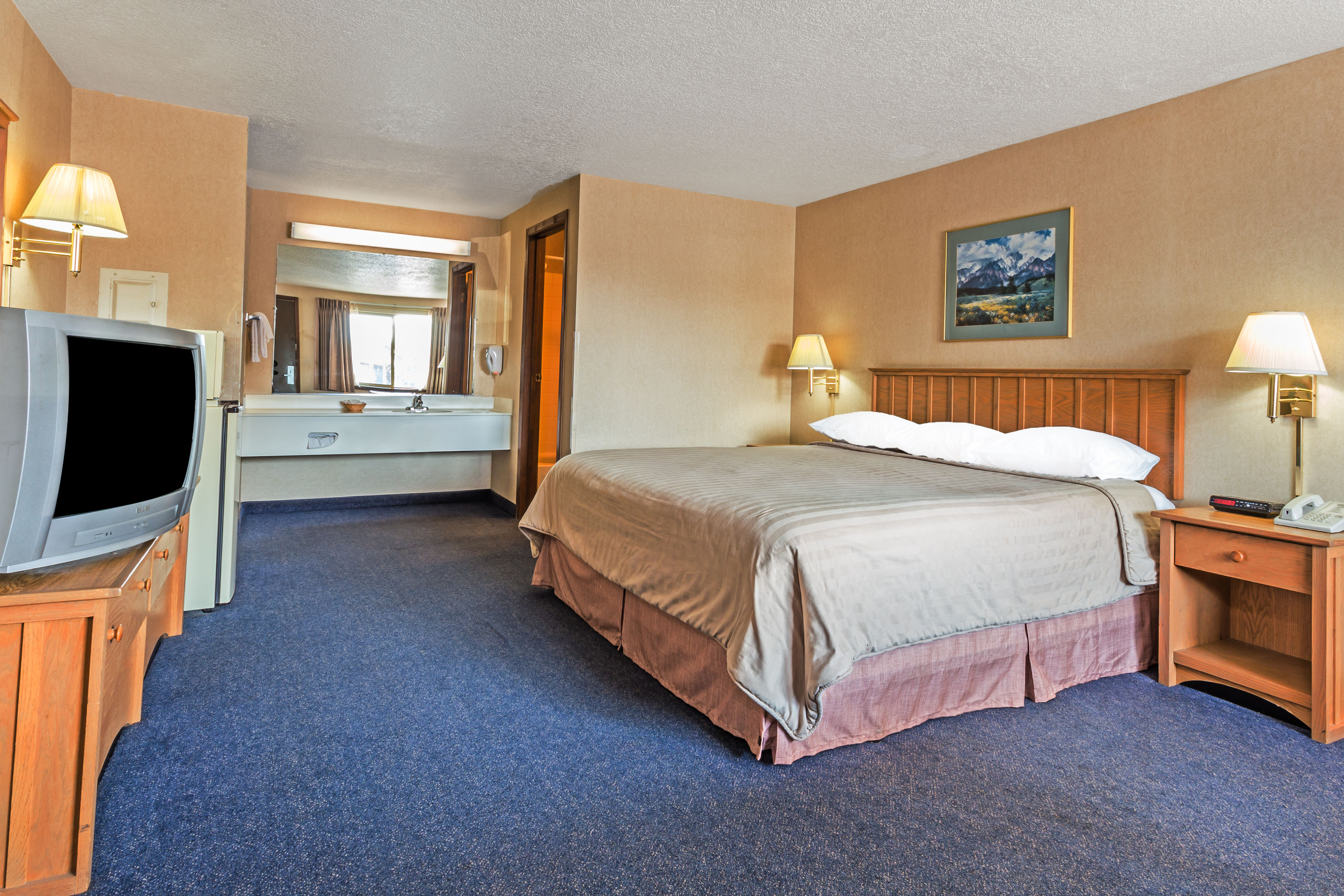 Guest room at the Travelodge by Wyndham Pioneer Villa in Halsey, Oregon