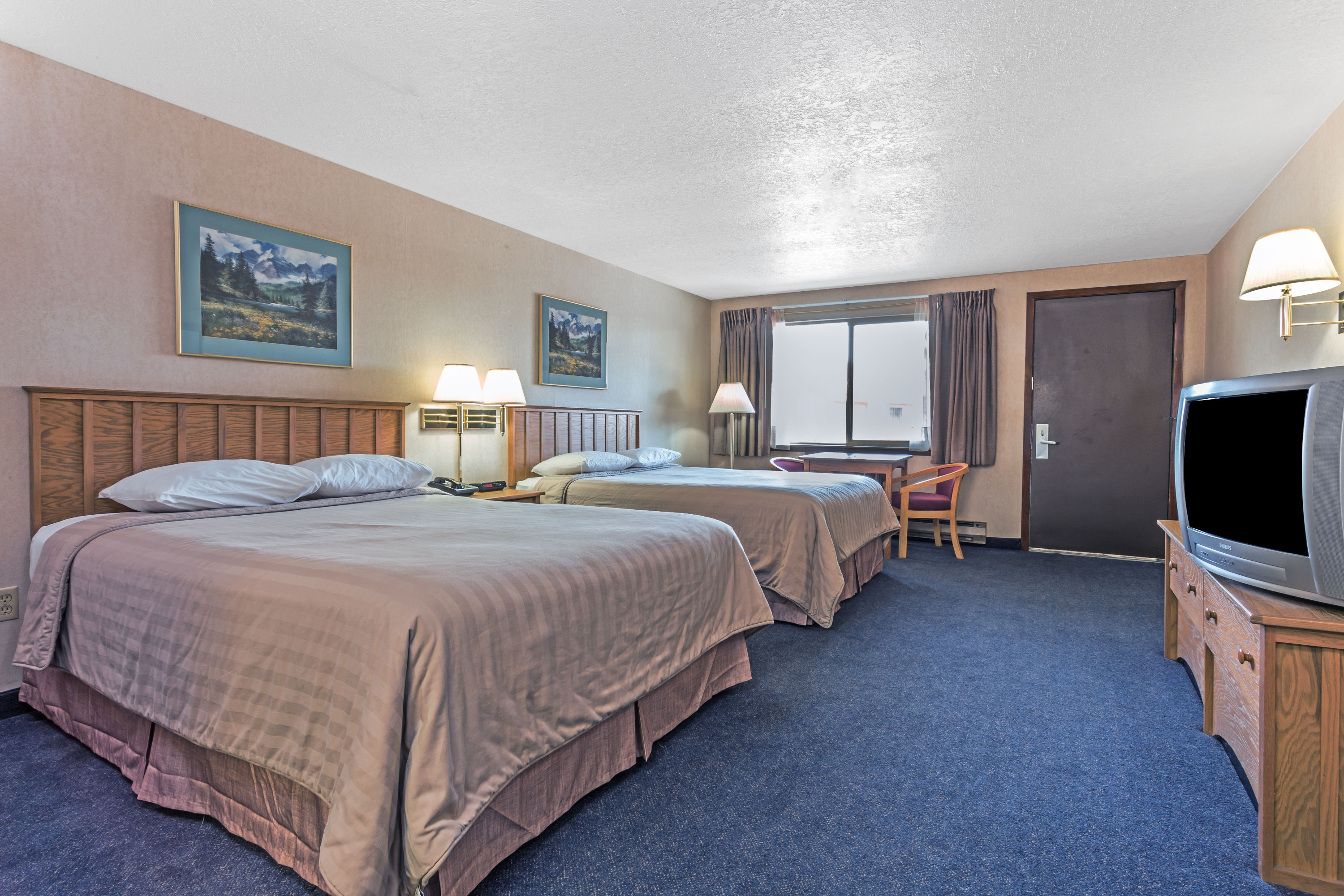 Guest room at the Travelodge by Wyndham Pioneer Villa in Halsey, Oregon