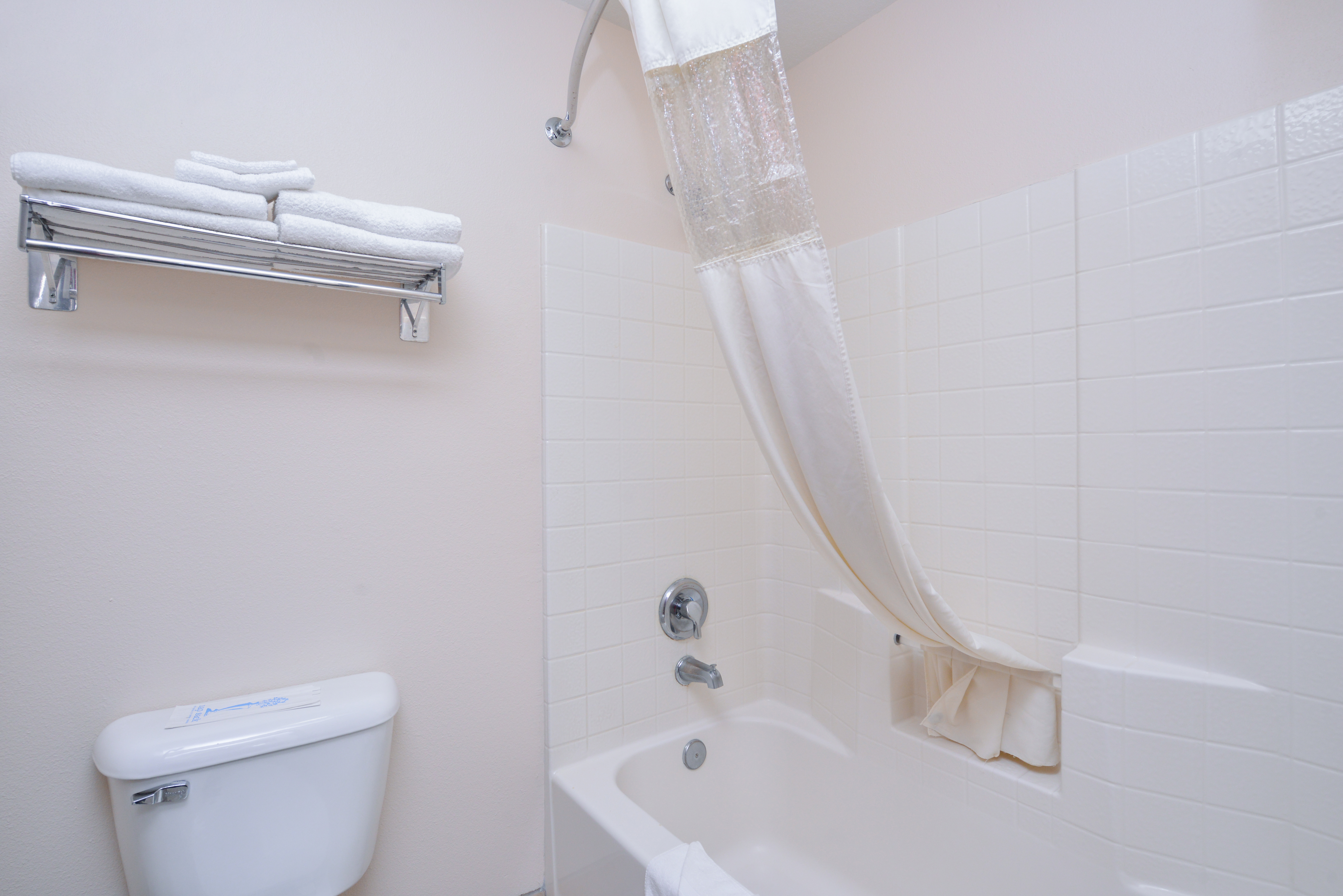 Guest room bath at the Travelodge Suites by Wyndham Newberg in Newberg, Oregon