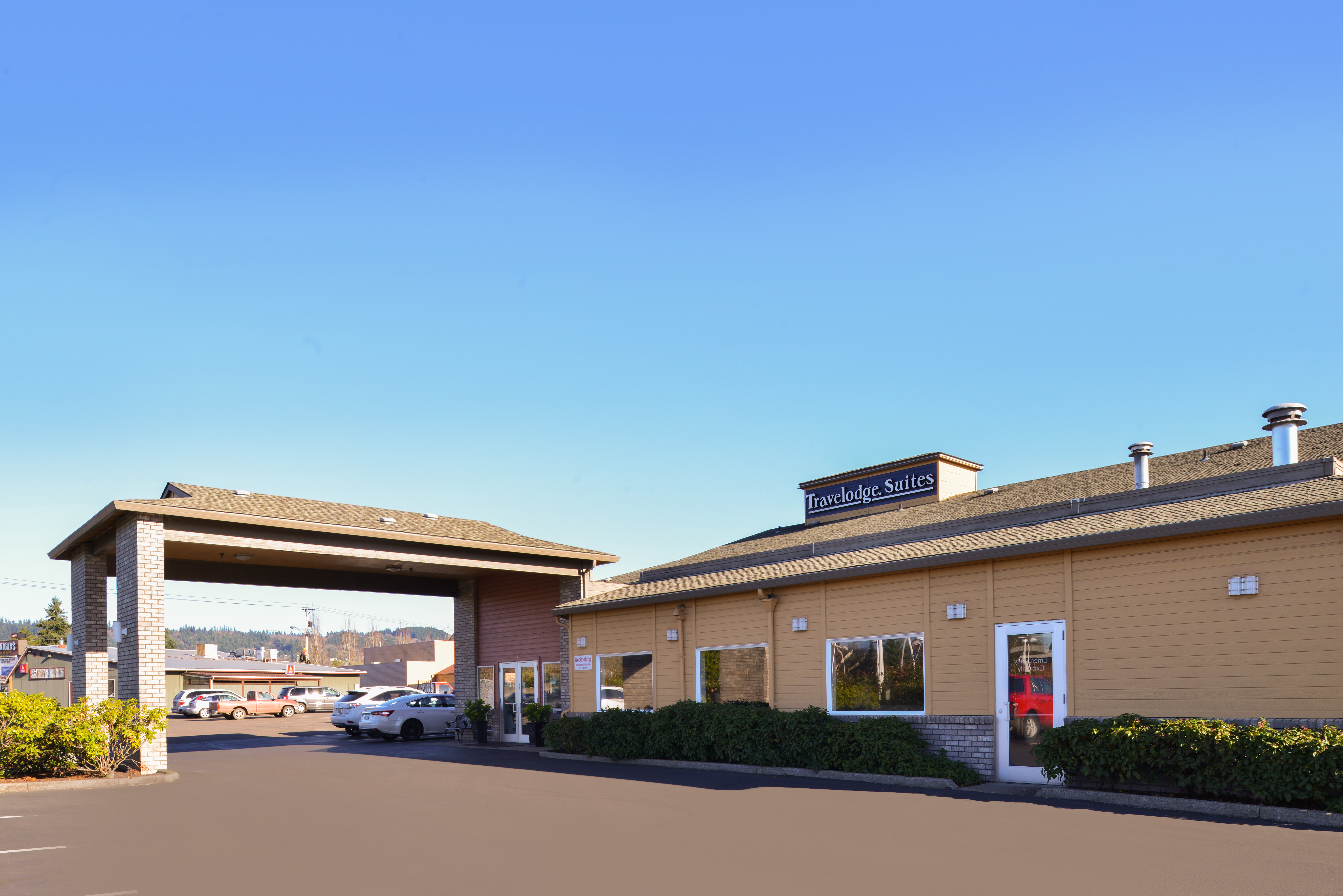 Exterior Day Image of Travelodge Suites by Wyndham Newberg hotel in Newberg, Oregon