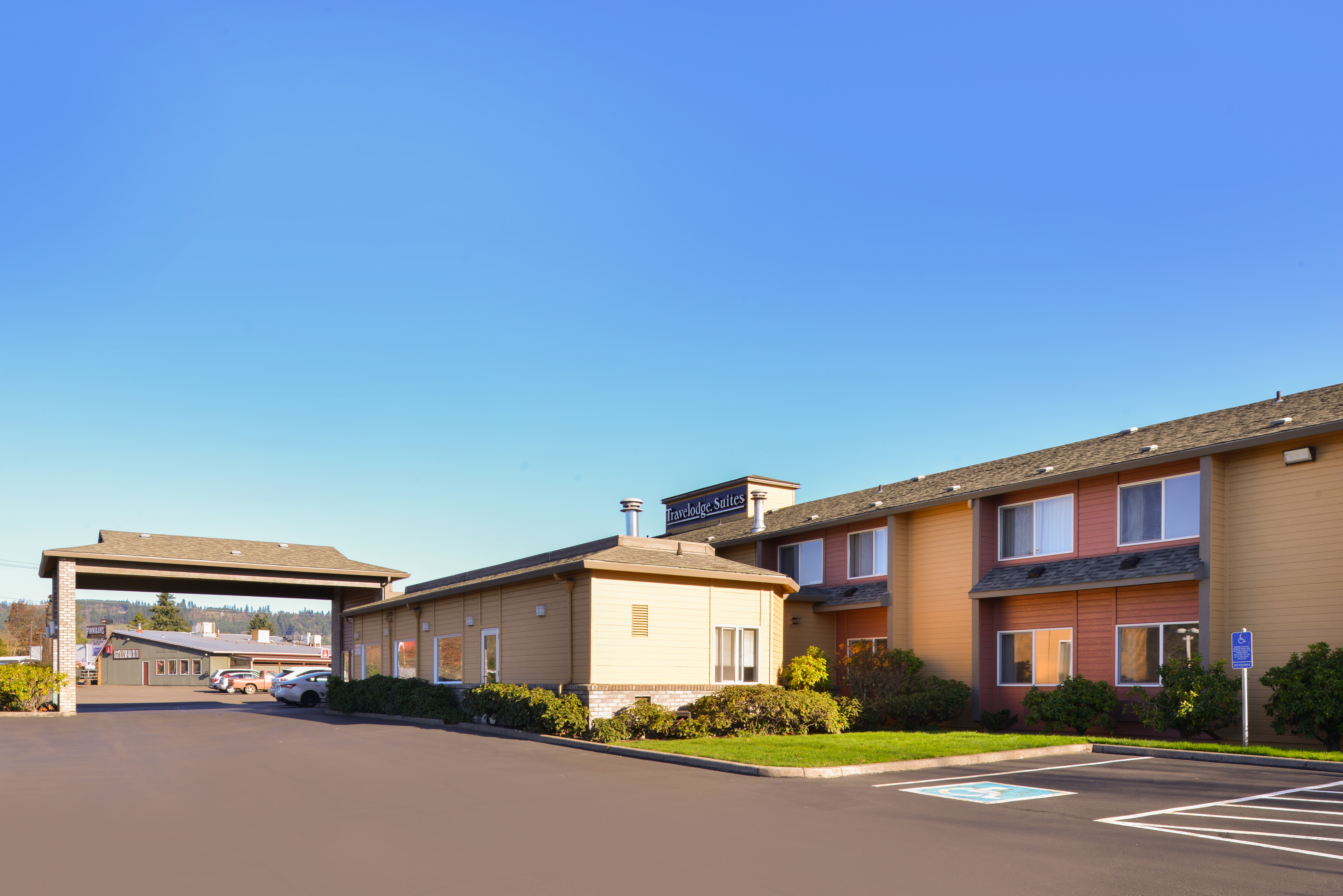 Exterior Day Image of Travelodge Suites by Wyndham Newberg hotel in Newberg, Oregon