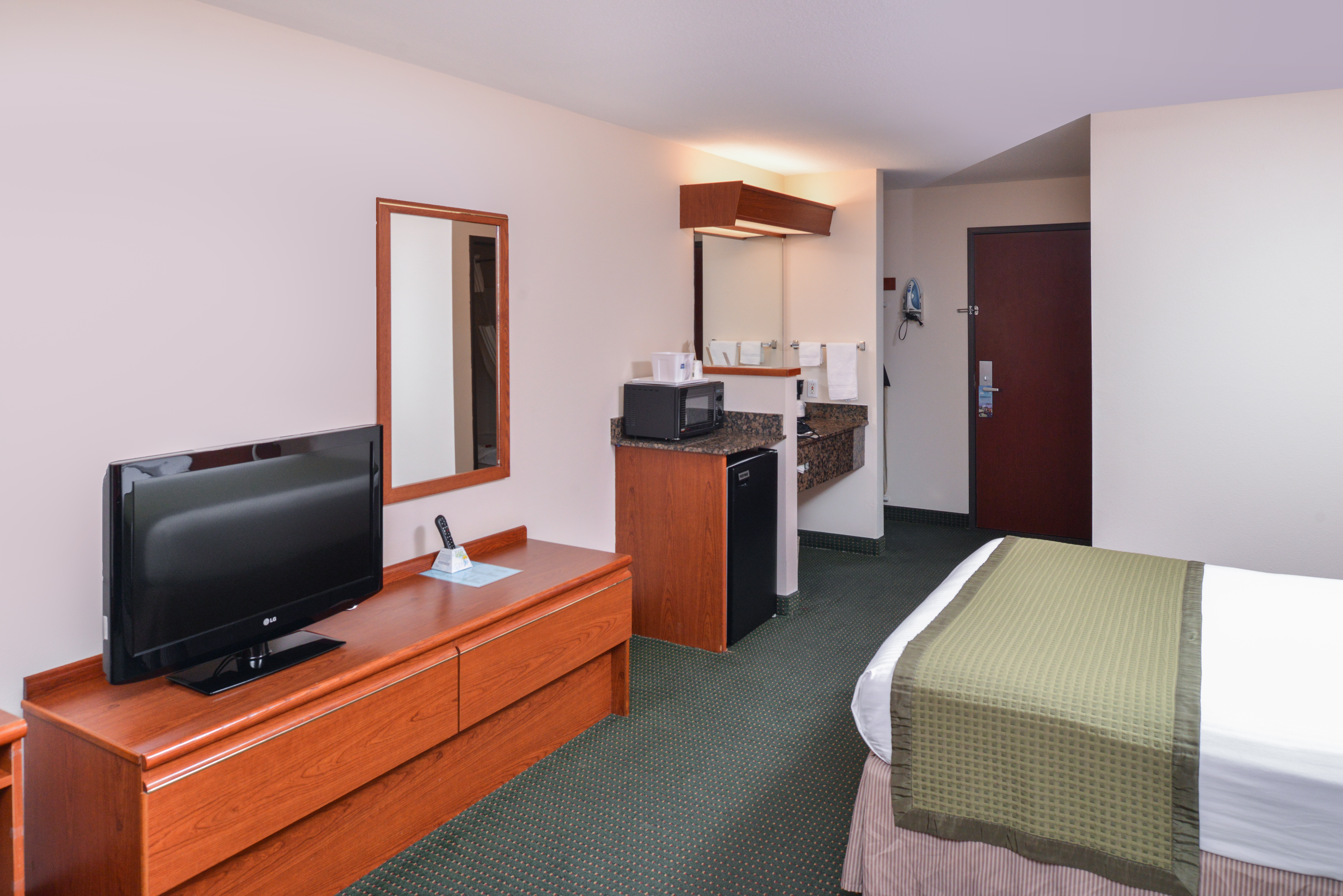Guest room at the Travelodge Suites by Wyndham Newberg in Newberg, Oregon