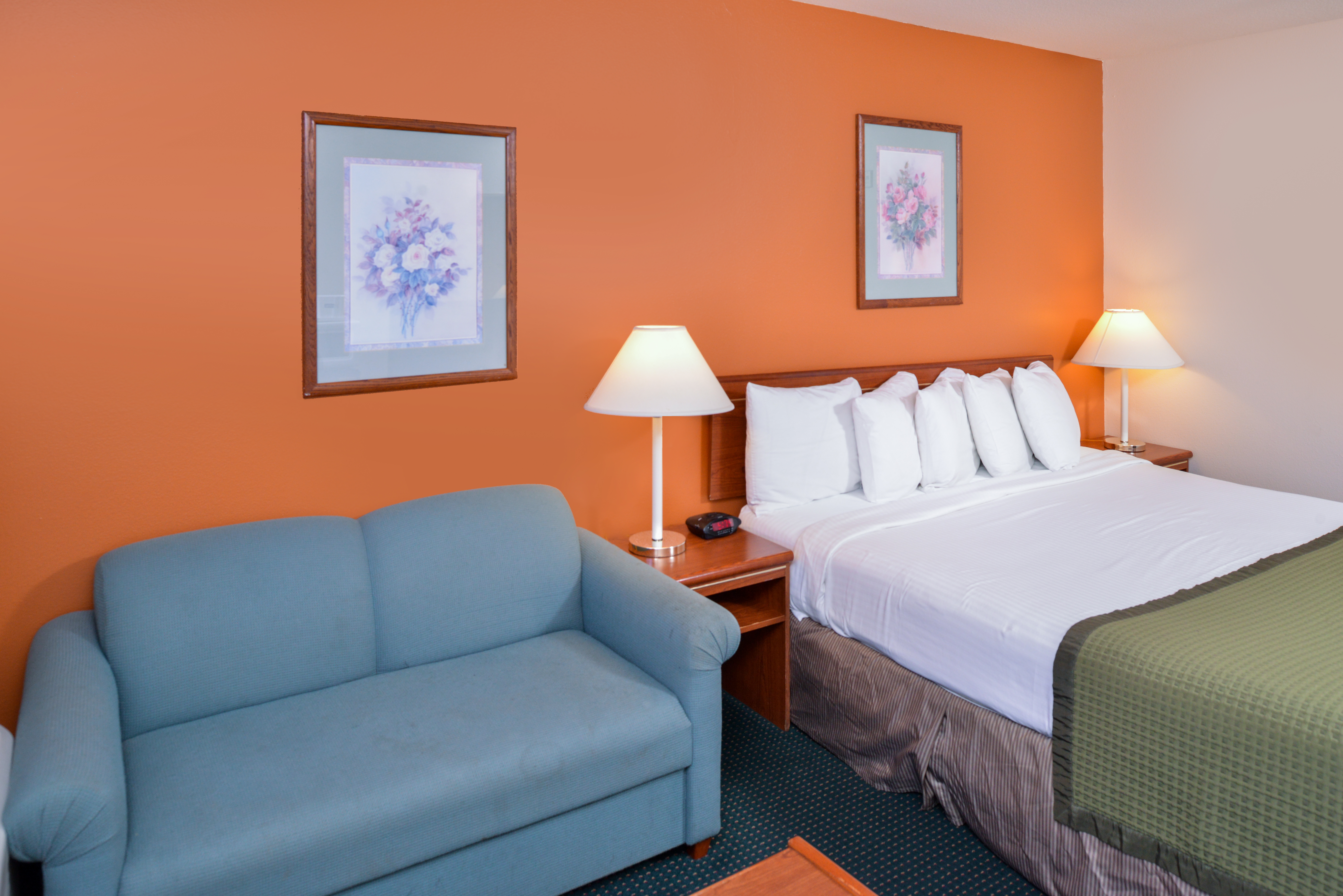 Guest room at the Travelodge Suites by Wyndham Newberg in Newberg, Oregon