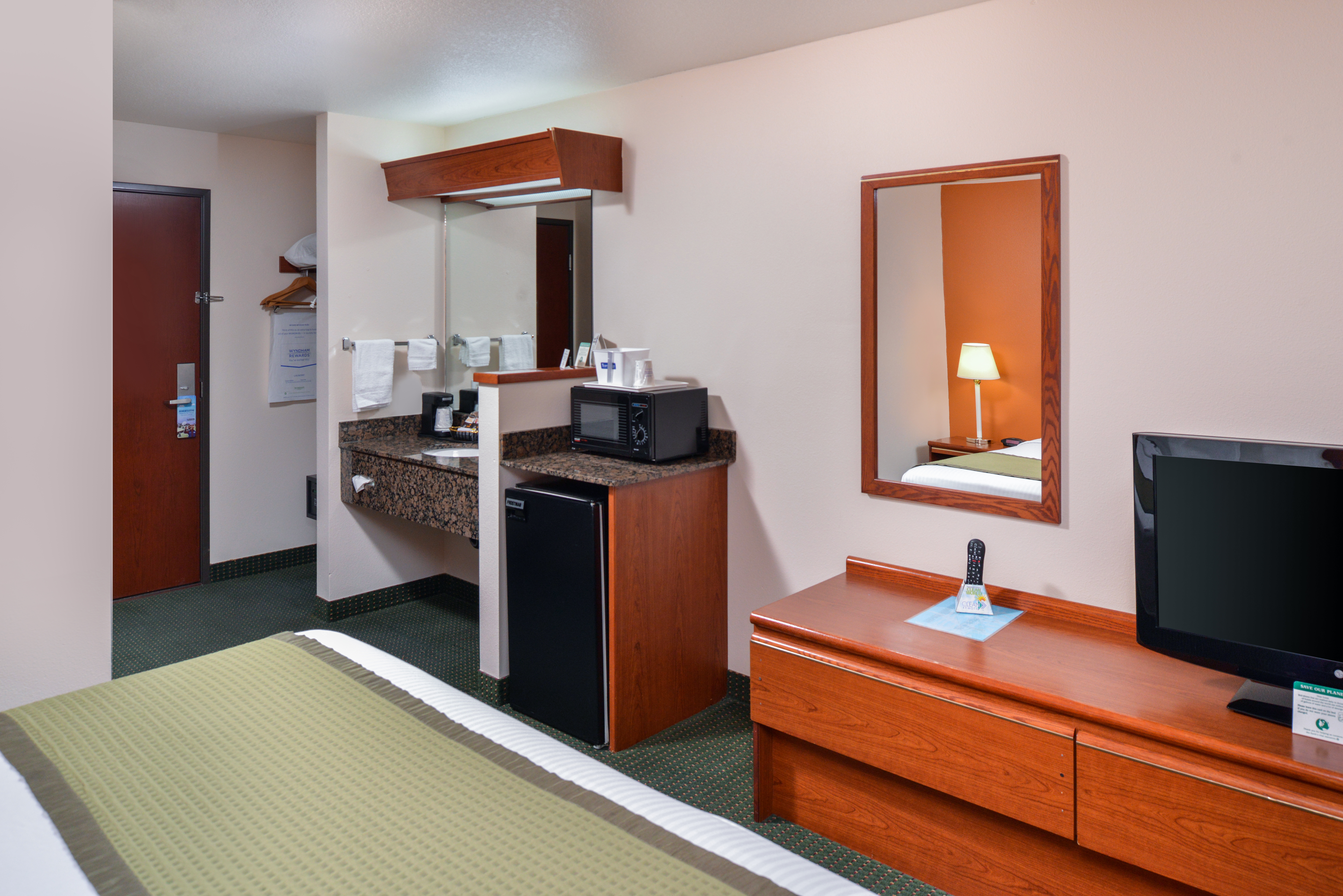 Travelodge Suites By Wyndham Newberg Newberg Or Hotels