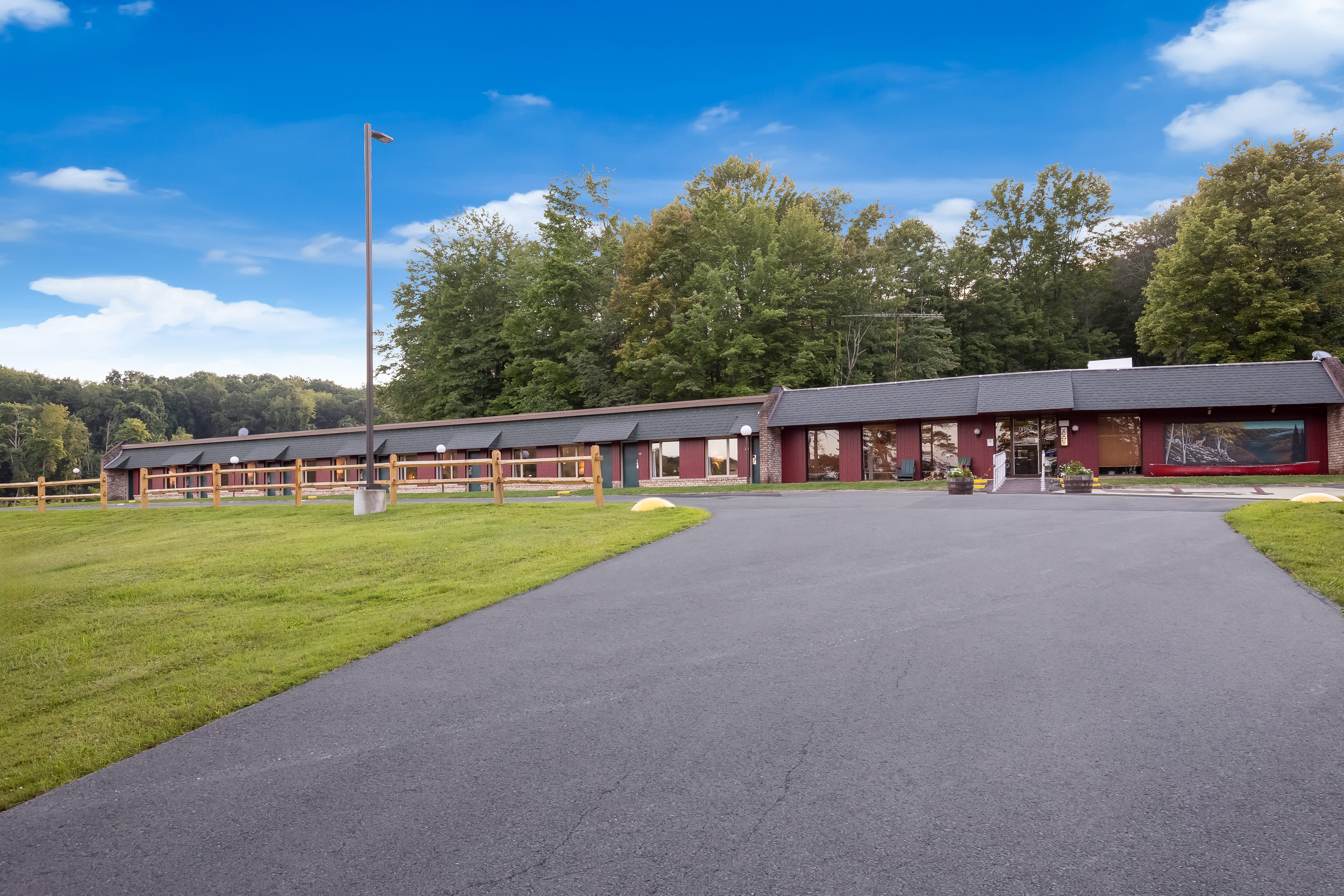 Exterior of Travelodge by Wyndham Emlenton hotel in Emlenton, Pennsylvania